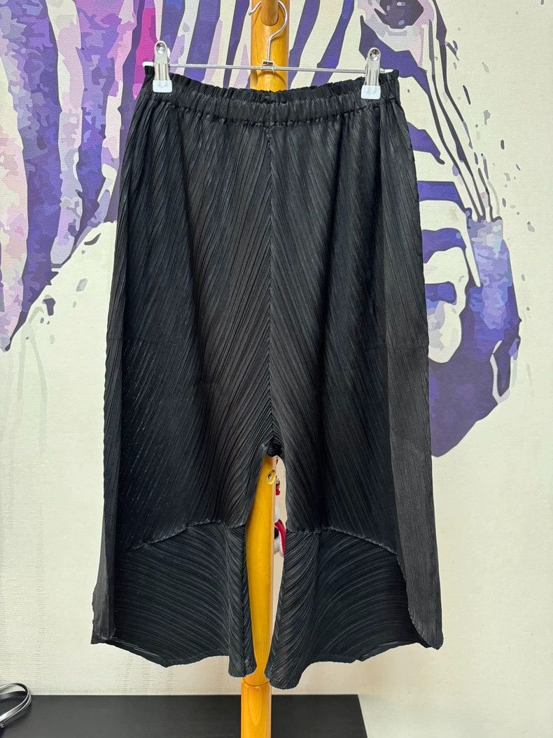 Issey Miyake size:3 Black pleated hammer shaped pants