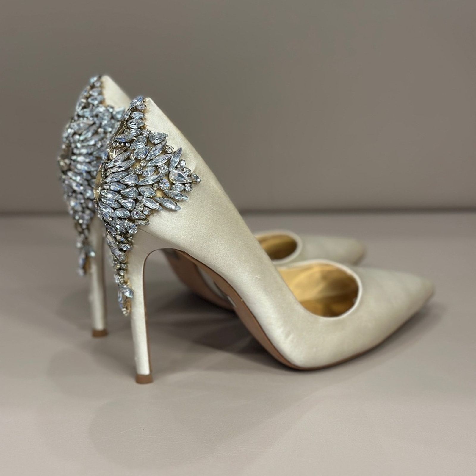 Badgley Mischka Badgley Mischka Wedding Embellished Ivory Pump Size US 7 / IT 37 - 4 Thumbnail