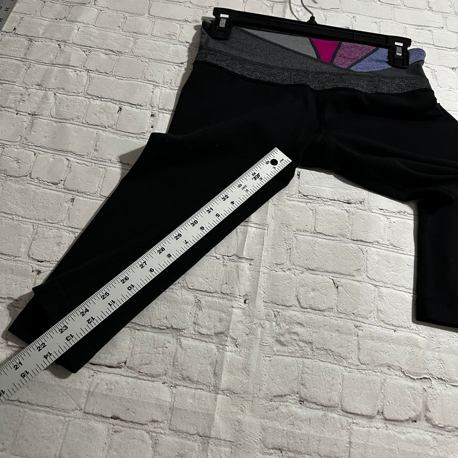 Lululemon Lululemon reversible Capri size 4 Size 27" / US 4 / IT 40 - 6 Thumbnail
