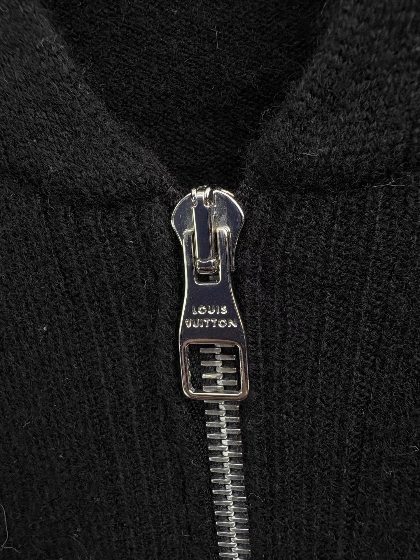 Louis Vuitton LOUIS VUITTON Small Logo Embroidered Cashmere Zip-Up Jacket Size US M / EU 48-50 / 2 - 3 Thumbnail