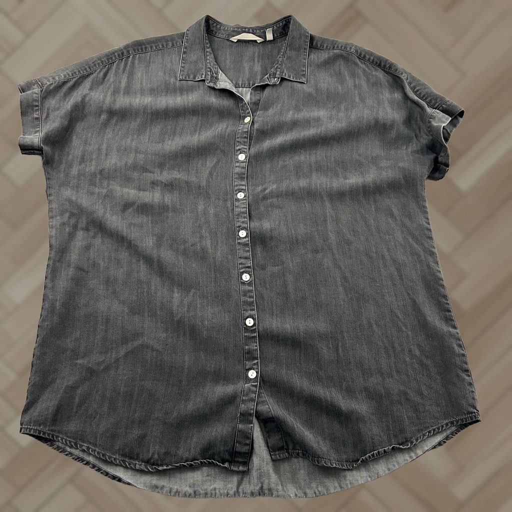 Soft Surroundings Soft Surroundings Short Sleeve Oversized Denim Button-Up Shirt Women's L Gray Size L / US 10 / IT 46 - 1 Thumbnail