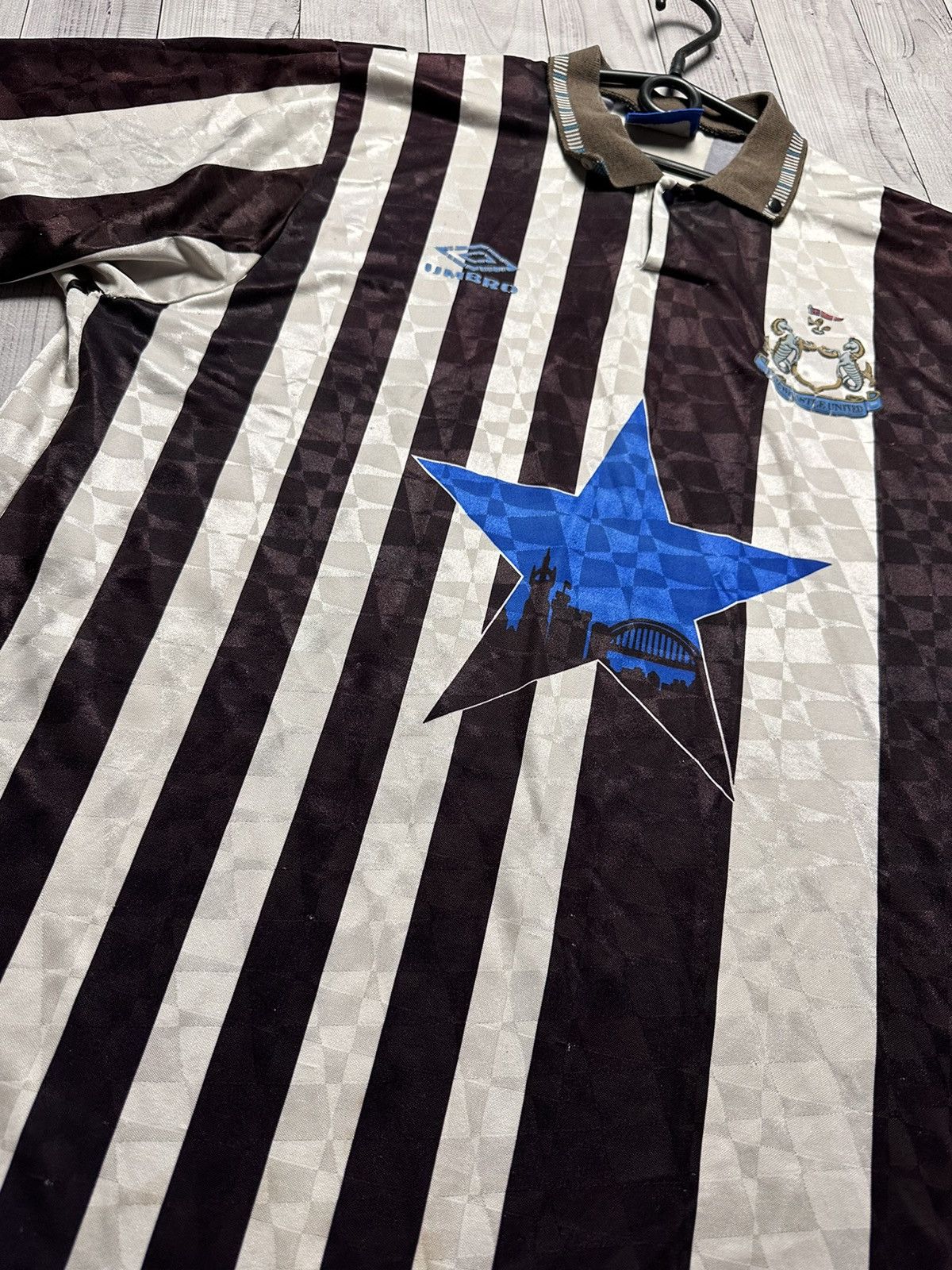 Umbro × Vintage Vintage New Castle United soccer jersey Umbro size XL logo Size US XL / EU 56 / 4 - 3 Thumbnail