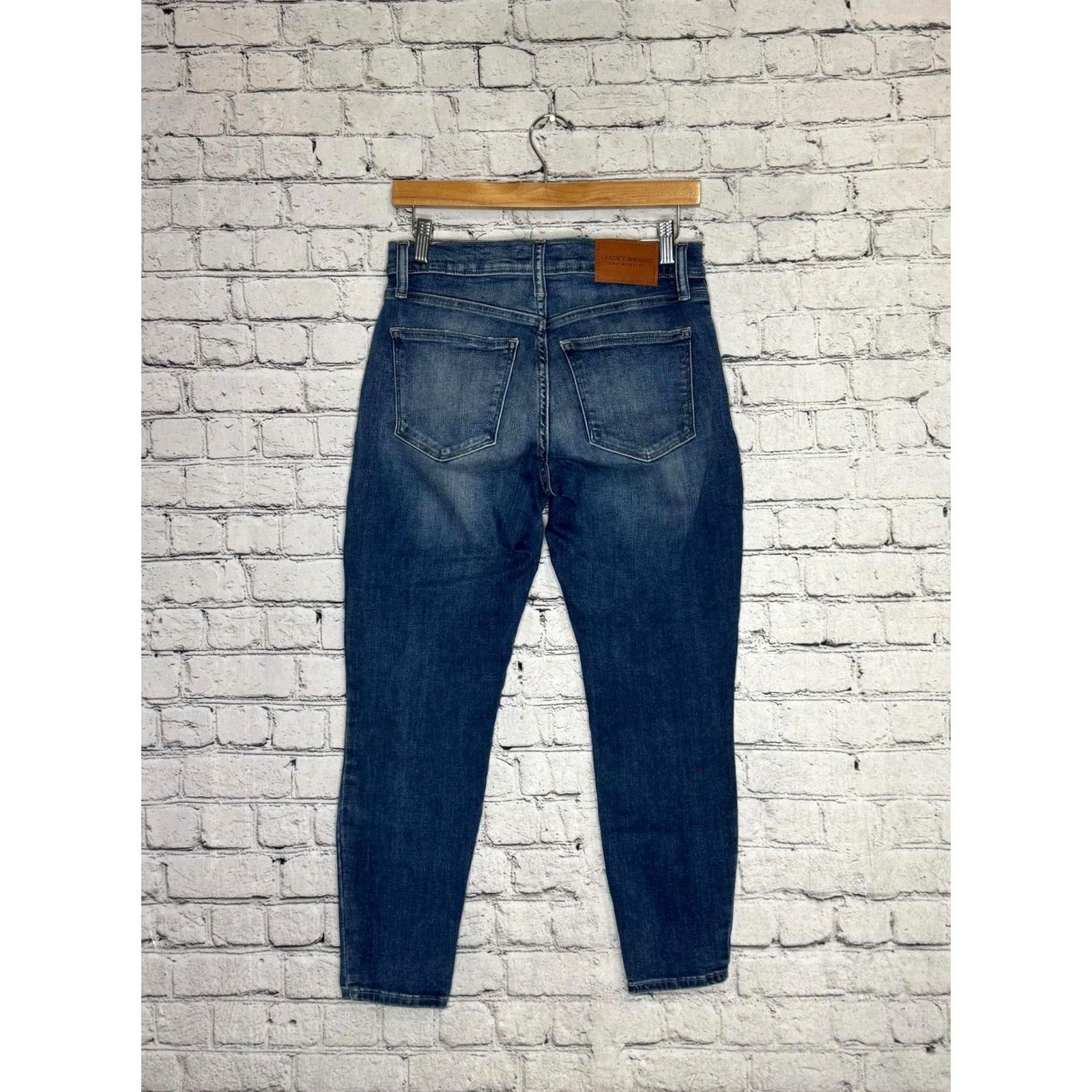 Lucky Brand Lucky Brand Women's Skinny Jeans Size 28x29 Denim Blue Medium Wash Regular Inseam 29 28in 8 Button Closure/Accents Casual Pants Jeans Womens Size 28" / US 6 / IT 42 - 6 Thumbnail