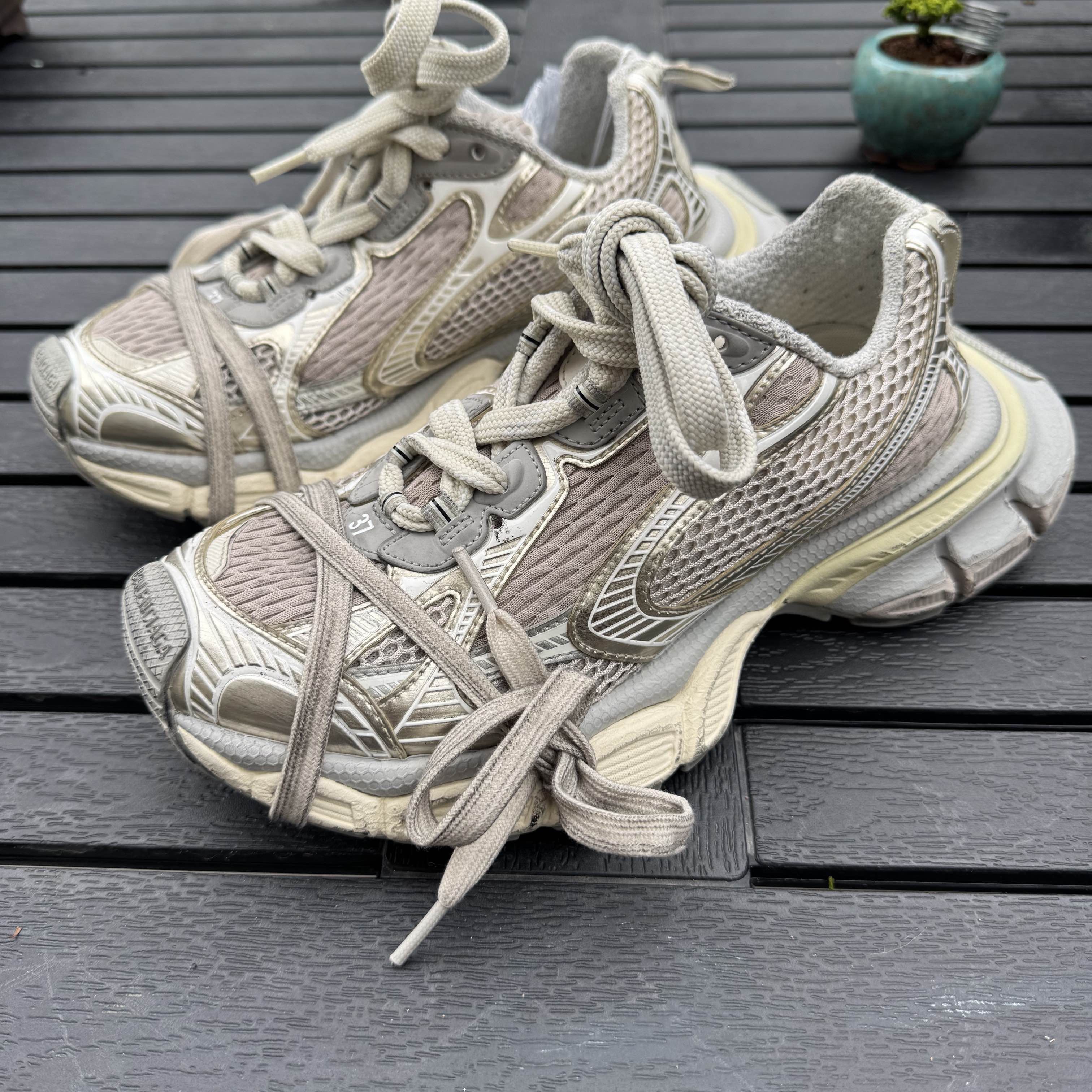 Balenciaga Balenciaga 3XL Low-Top Sneakers Beige Size 37 Size US 7 / IT 37 - 1 Thumbnail