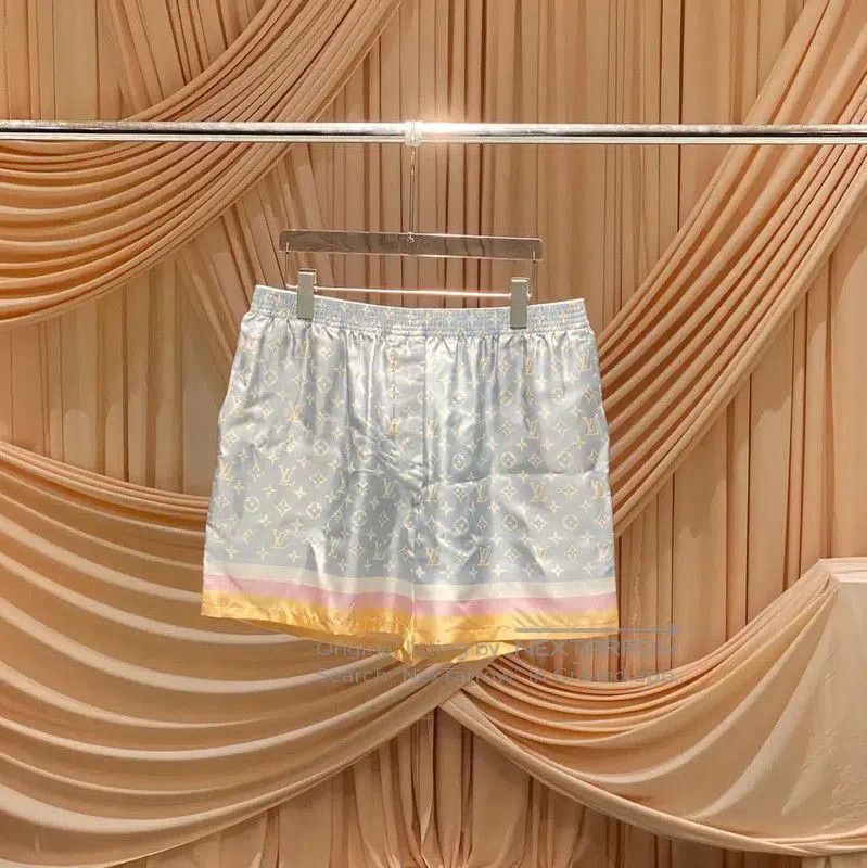 Other Louis Vuitton Colorblock Silk Women's Shorts . Size 37" - 1 Thumbnail