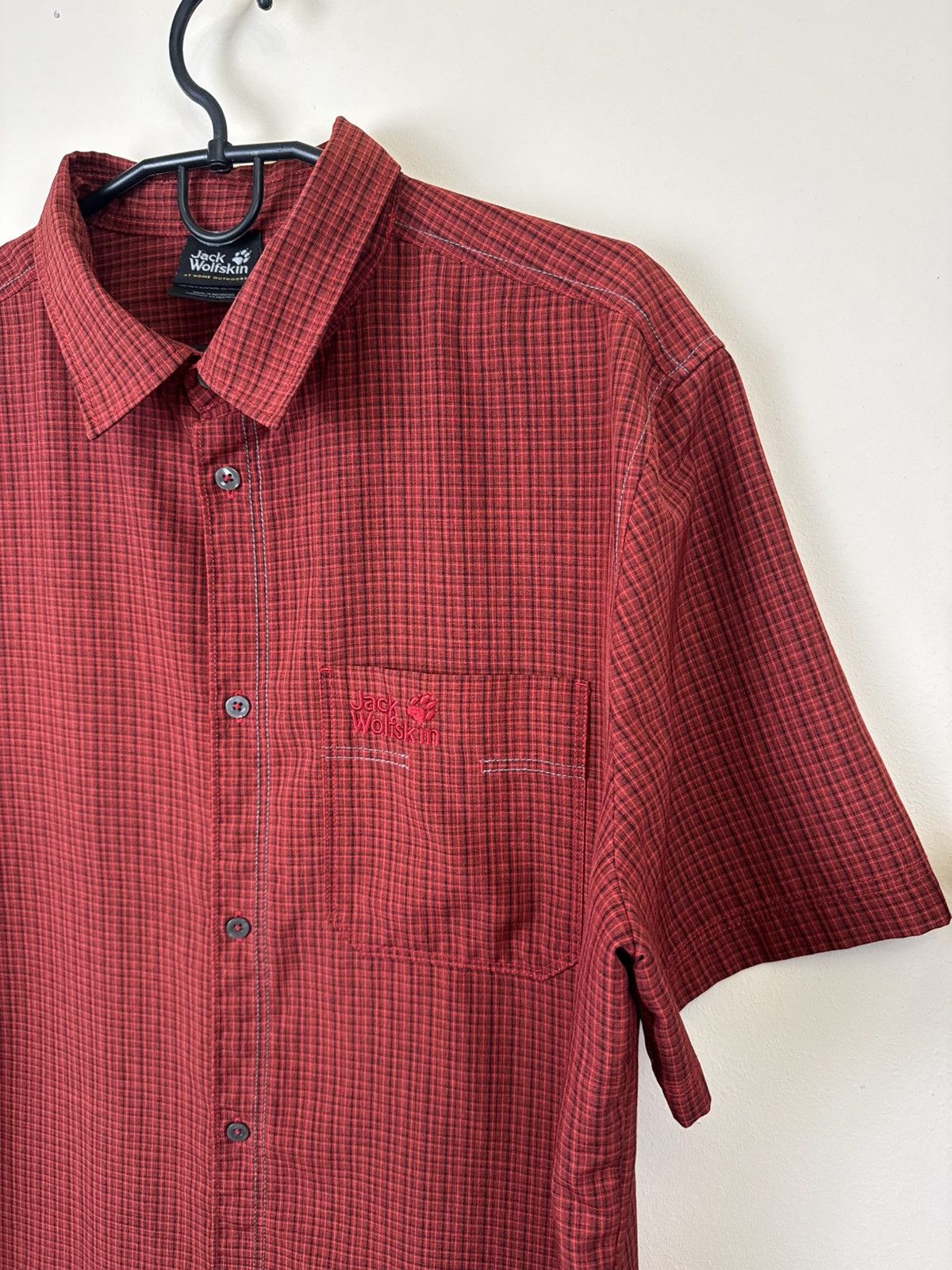 Jack Wolfskin Jack Wolfskin T shirt Shirt Button Up L Checked Casual Red 🏕️ Size US L / EU 52-54 / 3 - 11 Thumbnail