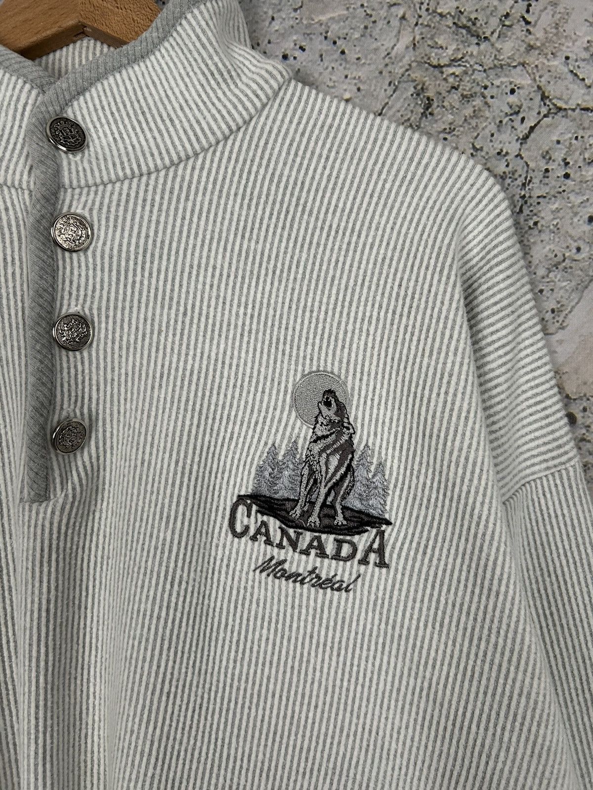 Vintage Vintage Canada Wolf 90s Animal Crewneck Sweatshirt Size US L / EU 52-54 / 3 - 3 Thumbnail