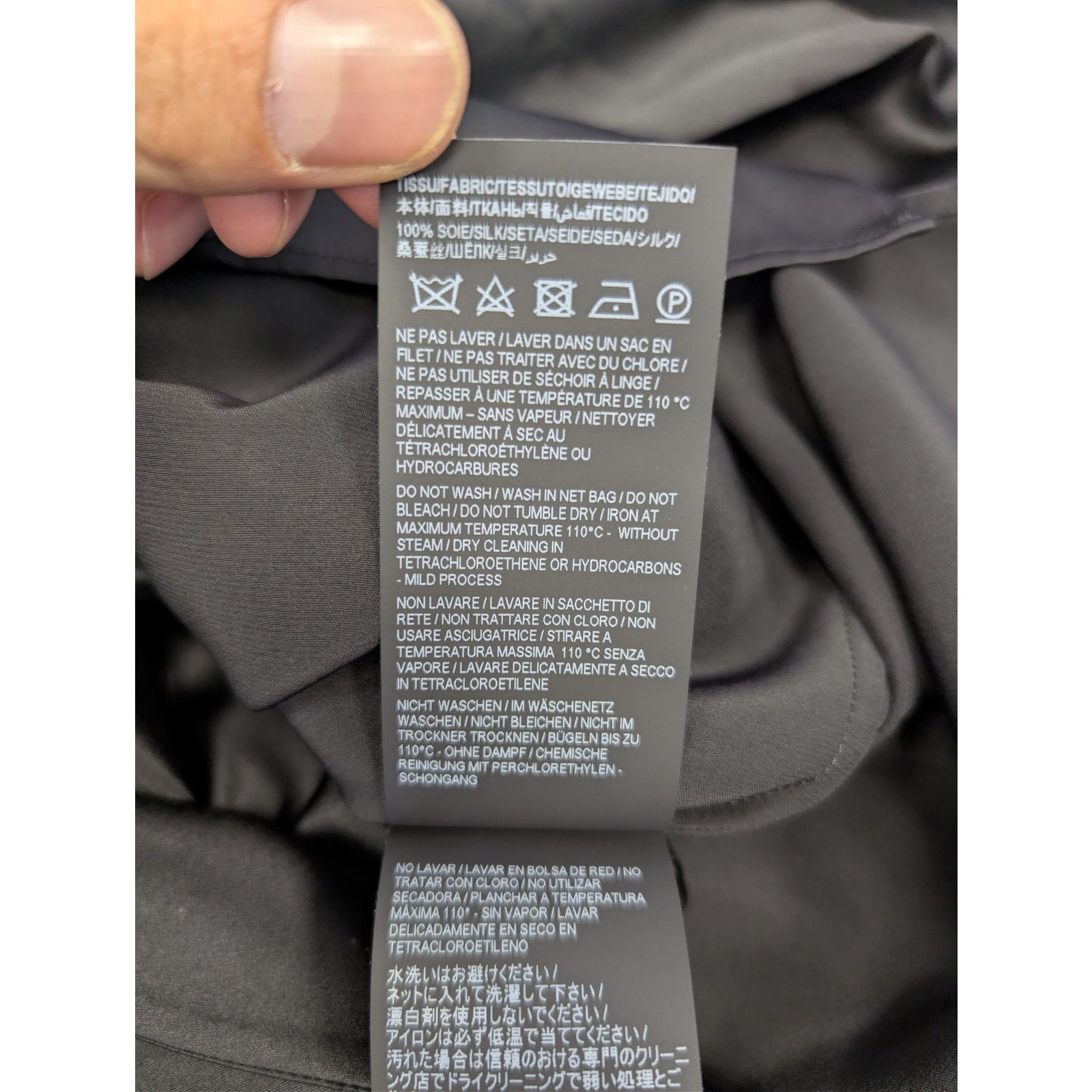 Saint Laurent Paris o1rshd1 silk shirt with a bow at the neck in Black Size US S / EU 44-46 / 1 - 17 Thumbnail