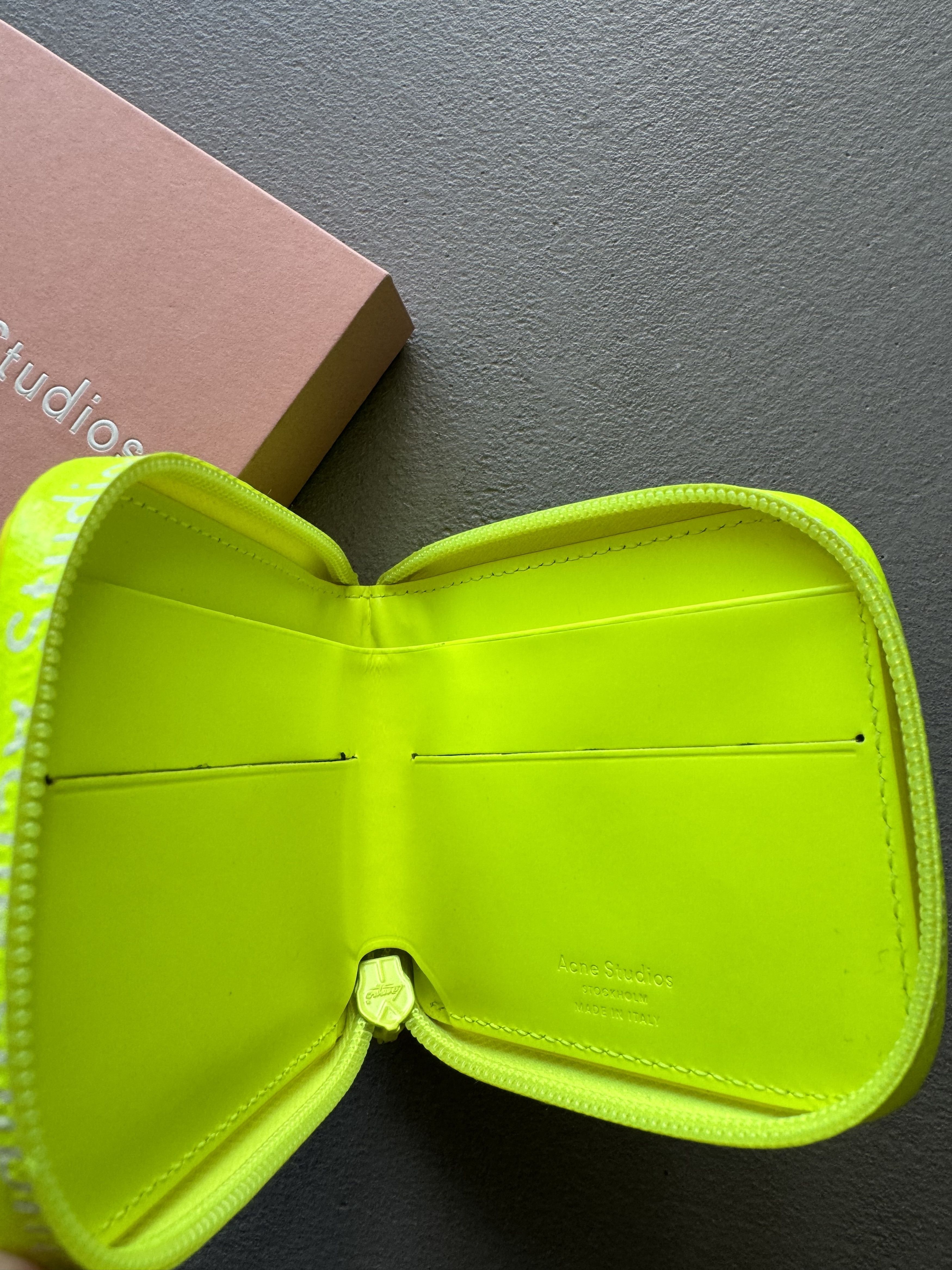 Acne Studios Acne Studios Neon Yellow Zip Wallet Size ONE SIZE - 5 Thumbnail