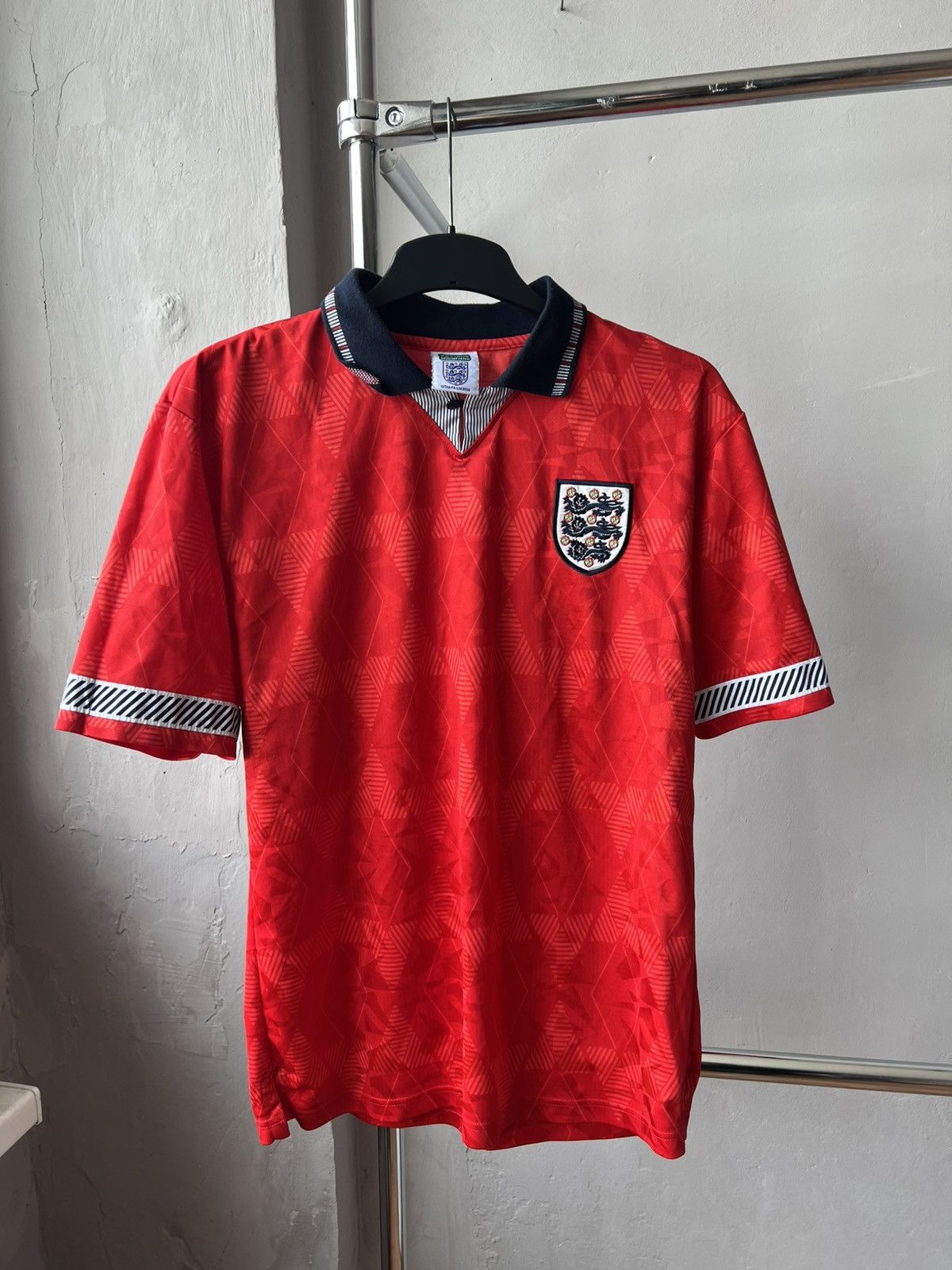Vintage 1990 ENGLAND TEAM RETRO REMAKE AWAY SOCCER JERSEY SHIRT M Size US M / EU 48-50 / 2 - 3 Thumbnail