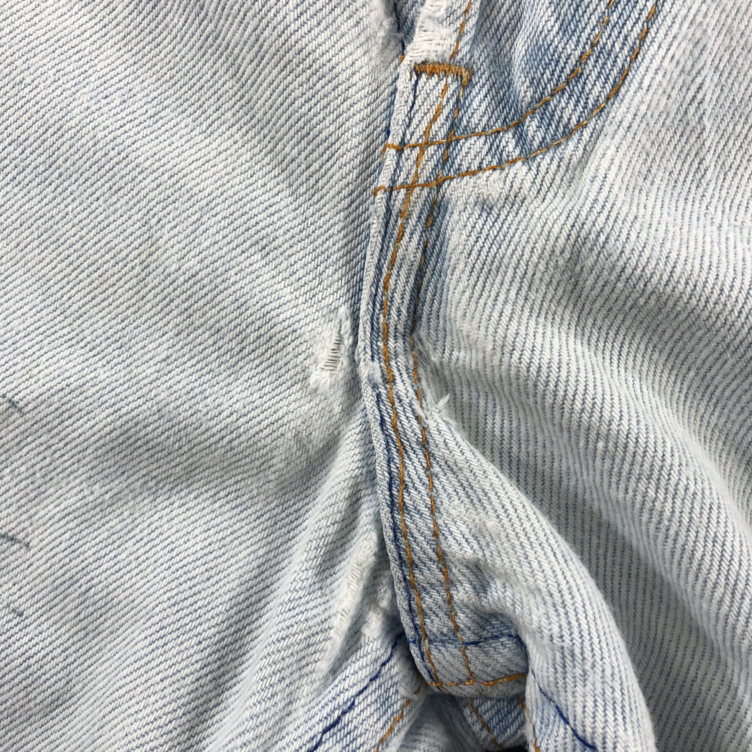 Levi's 90s Vintage Light Wash Levis 501 Jeans-J2621 Size US 32 / EU 48 - 9 Thumbnail