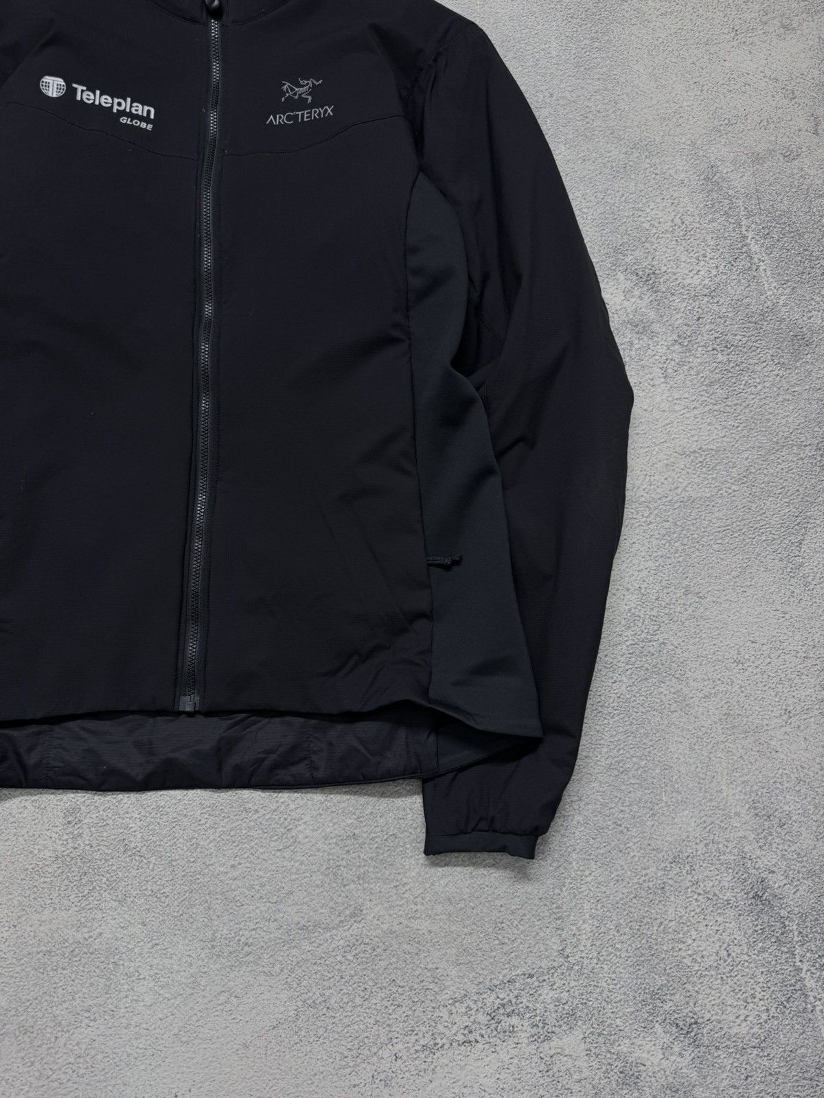 Arc'teryx Vintage Y2k Arc’teryx Nylon Reflective Logo Jacket 00’s Size M / US 6-8 / IT 42-44 - 9 Thumbnail