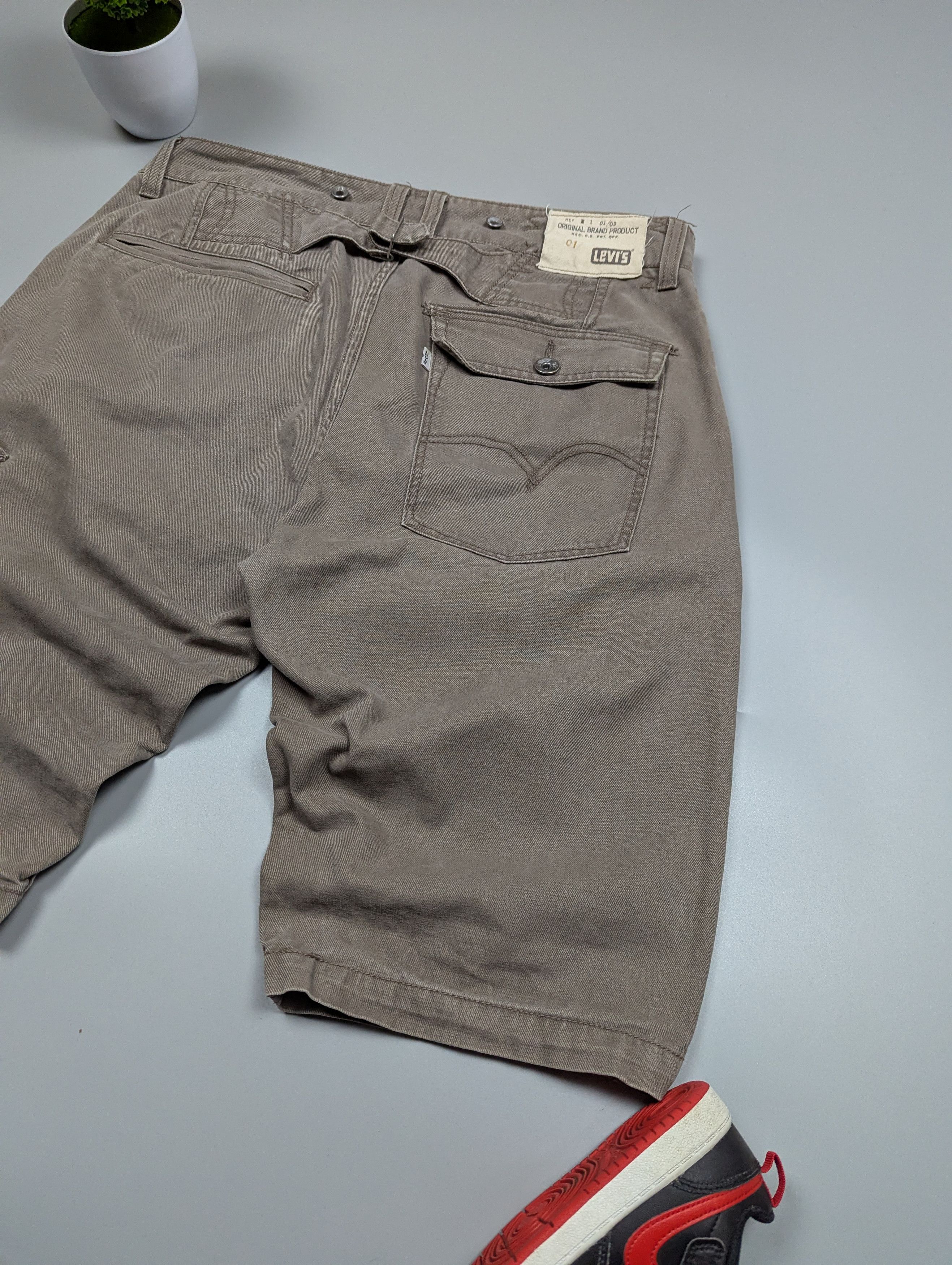 Levi's × Vintage LEVIS Vintage Men's Shabby Gray Cargo Shorts Bermuda W34 Size US 34 / EU 50 - 4 Thumbnail