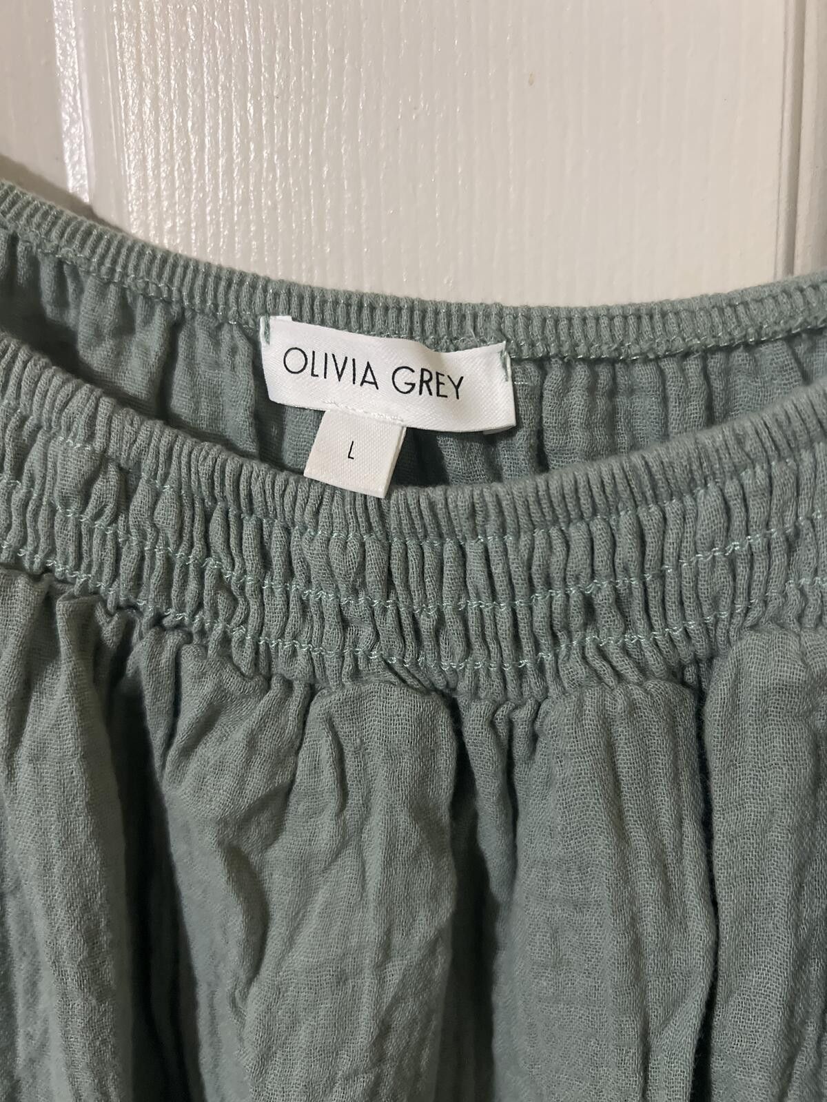 Other Olivia Grace Puff Sleeve Smocked Hem Top in Sage Green L Size L / US 10 / IT 46 - 4 Thumbnail