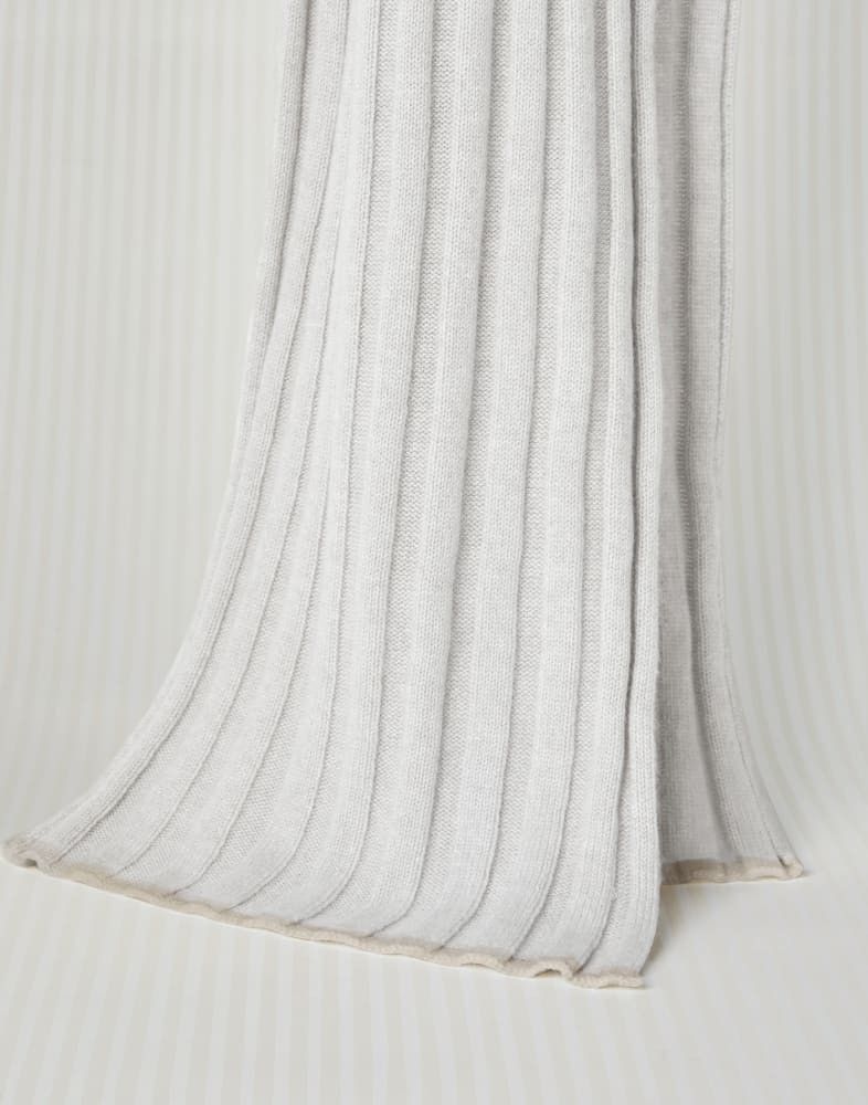 Brunello Cucinelli o1w1db10924 Size: OS / Cashmere Scarf in White Size ONE SIZE - 1 Preview