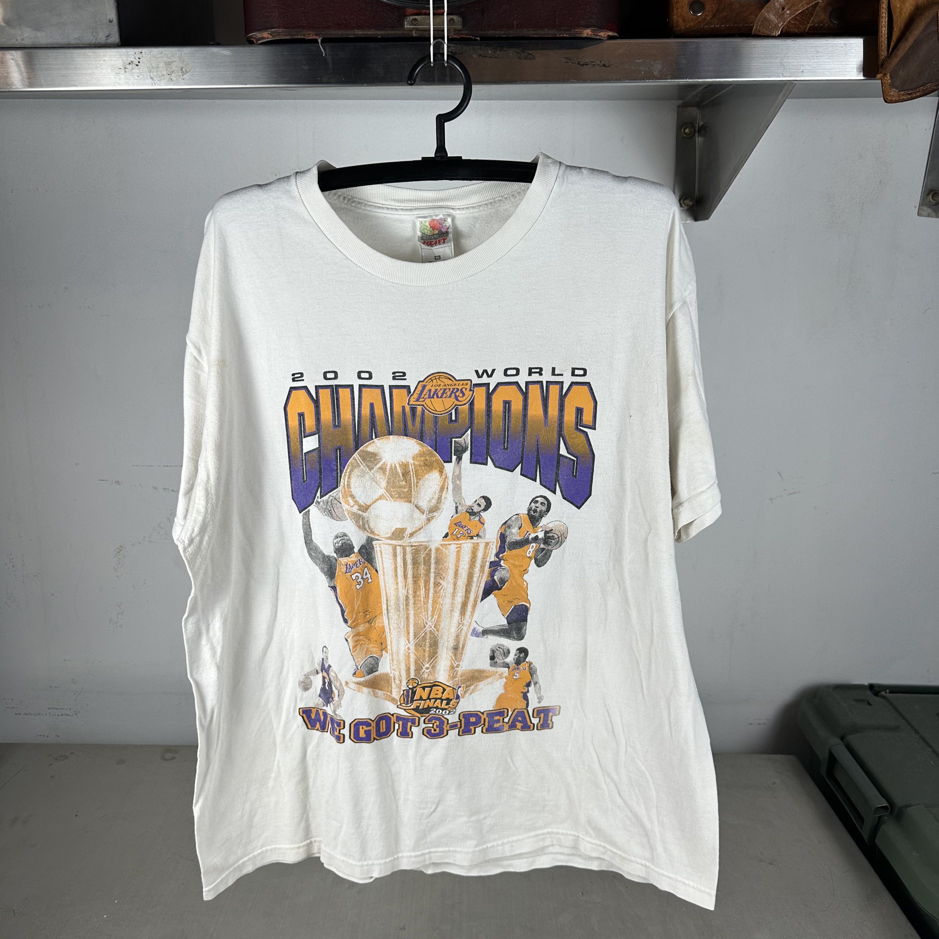Vintage 2002 LA Lakers Kobe Bryant Shaq NBA We Got 3 Peat T-shirt Size US L / EU 52-54 / 3 - 1 Thumbnail