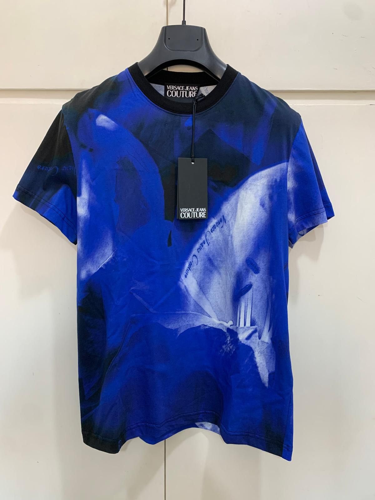 Versace Jeans Couture Versace Jeans Culture Nocturnal Flower Jersey T-shirt, M Size US M / EU 48-50 / 2 - 1 Thumbnail