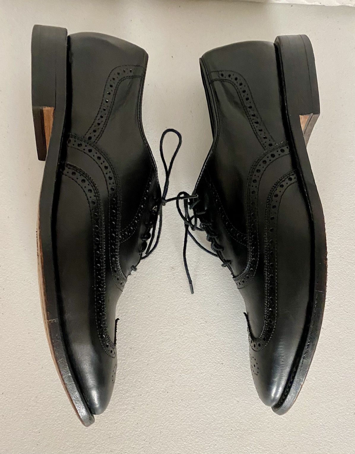 Allen Edmonds Allen Edmonds Chester 1903 Black Leather Wingtip Oxford 10 D Size US 10 / EU 43 - 3 Thumbnail