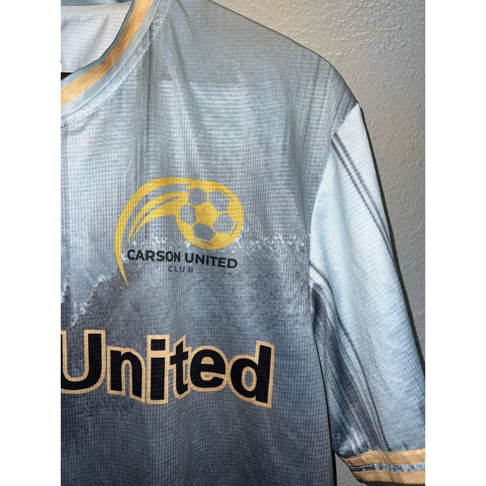 Vintage Carson United Jersey FC Club Gold Silver Futbol Soccer Top L Size US L / EU 52-54 / 3 - 4 Thumbnail