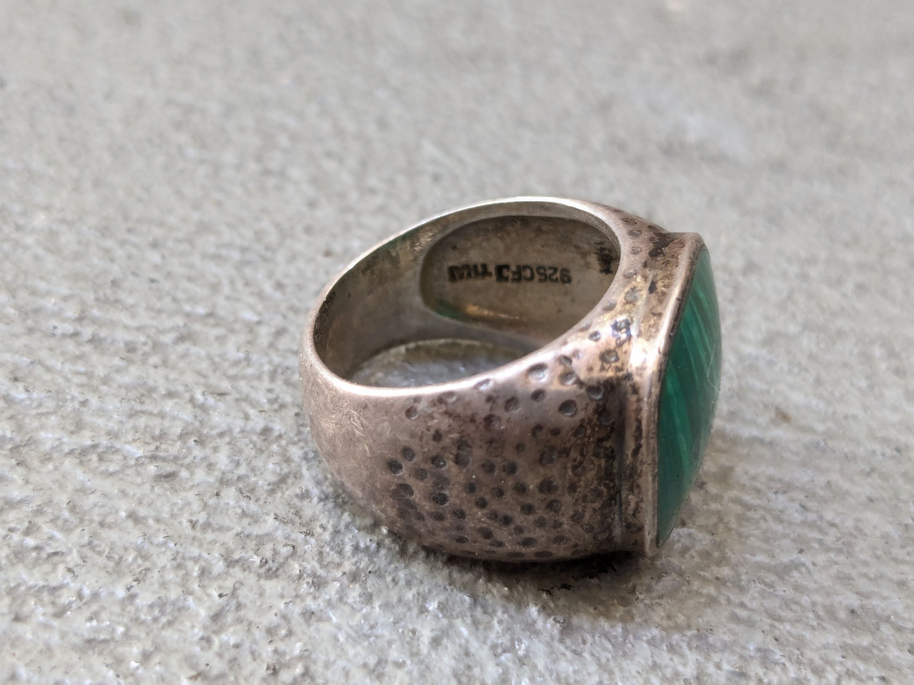 Jewelry Vintage Sterling Silver Ring Green Malachite Hammered Size ONE SIZE - 5 Thumbnail