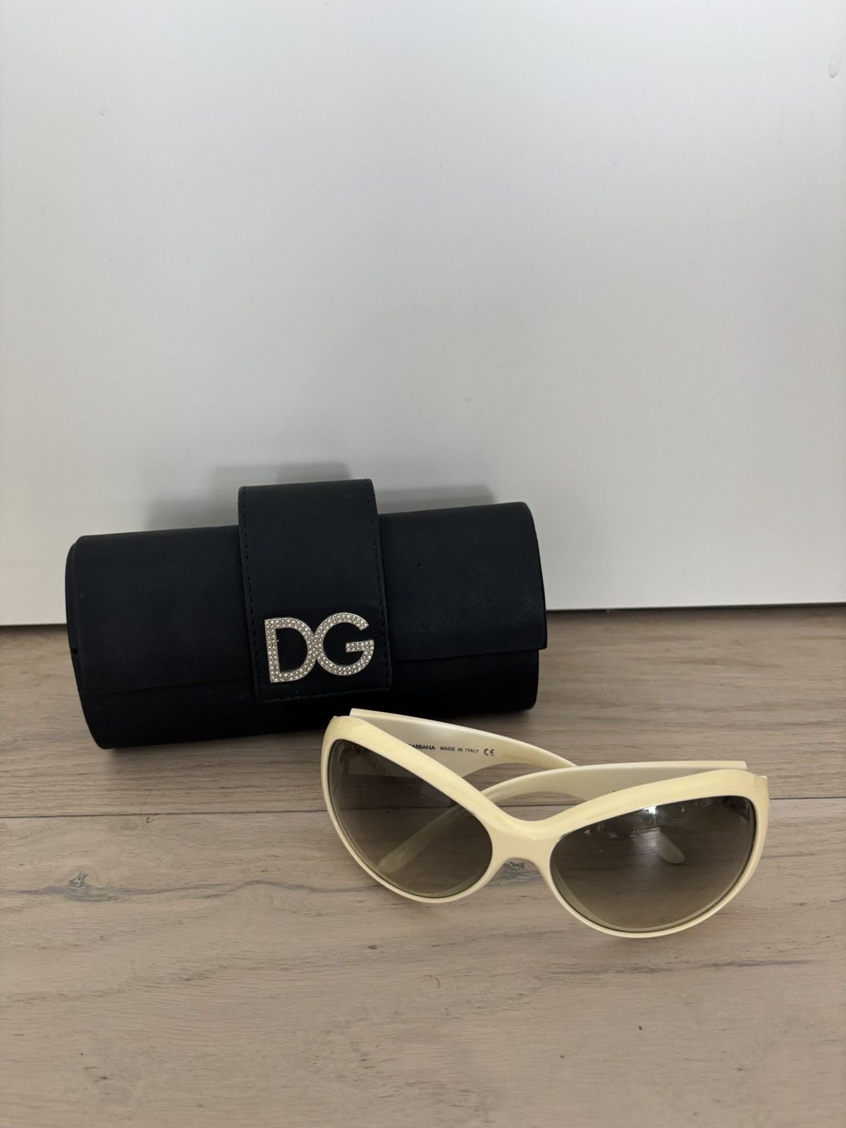 Dolce & Gabbana Dolce & Gabbana White Frame Sunglasses Size ONE SIZE - 1 Thumbnail