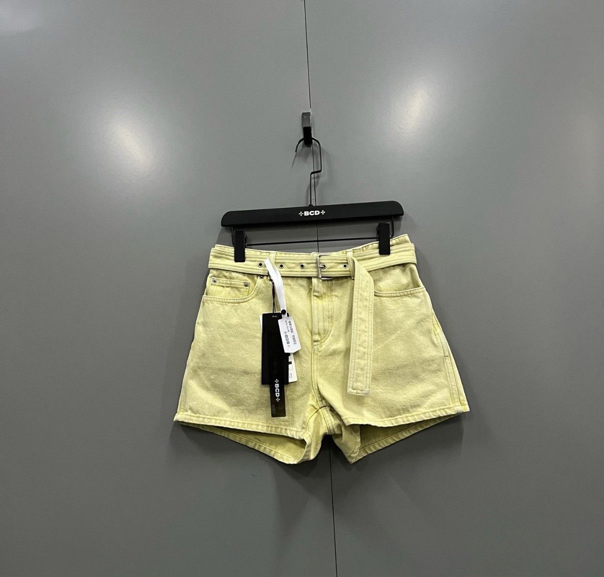 Dior Dior Yellow Belted Denim Shorts J41 Size 28" / US 6 / IT 42 - 1 Thumbnail