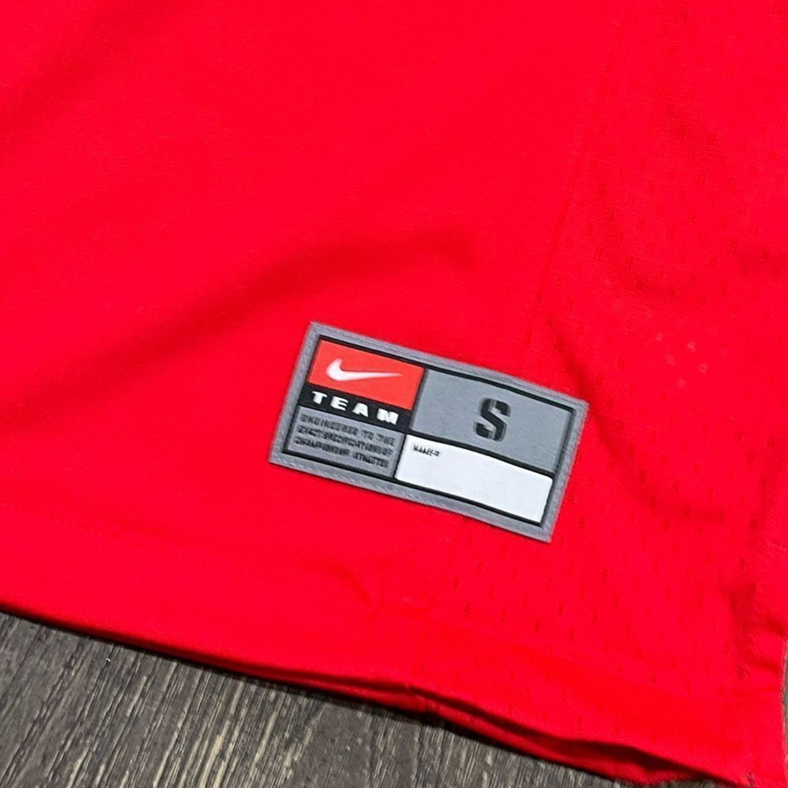 Nike NWOT Nike Team Jersey Short Sleeve V-Neck Swoosh Logo Red S Size US S / EU 44-46 / 1 - 2 Thumbnail