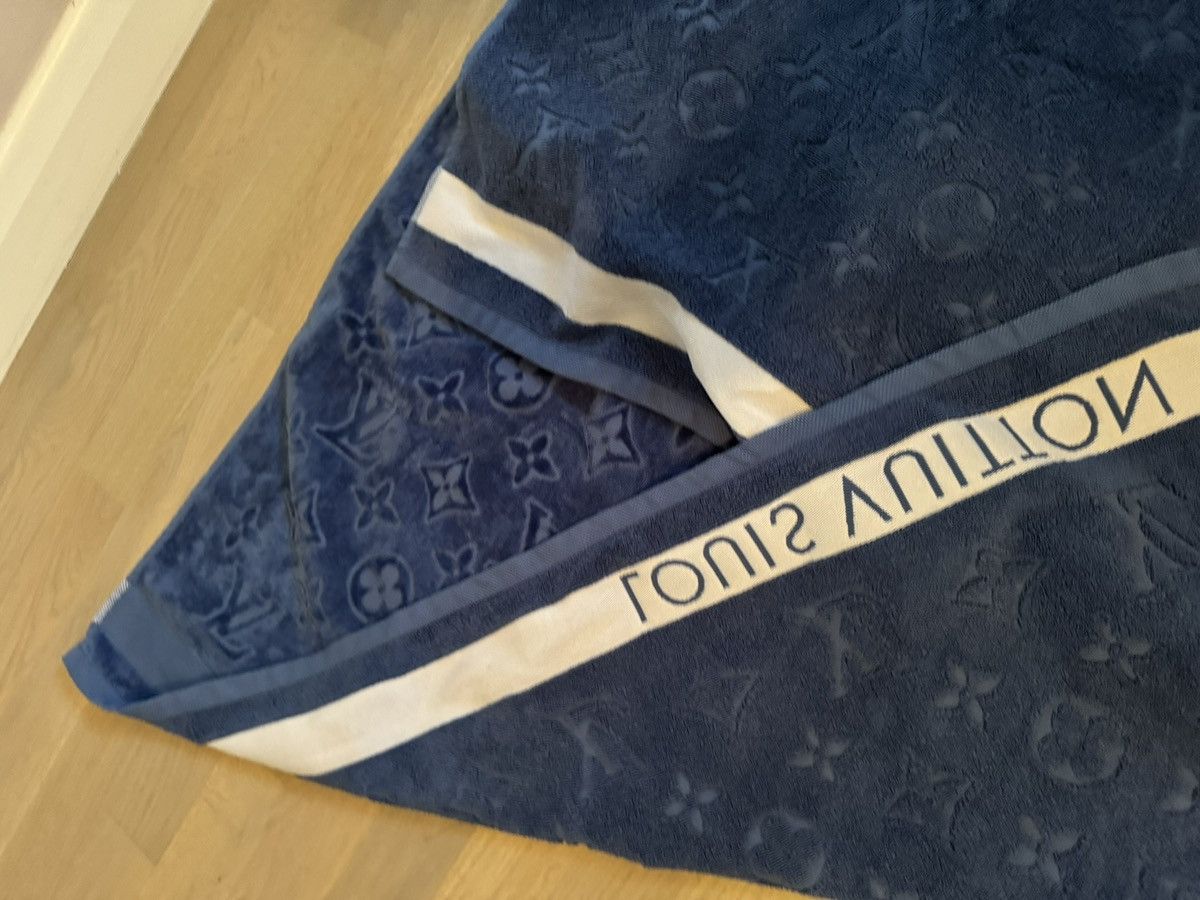 Louis Vuitton LOUIS VUITTON beach towel sizes in photos by tape measure Size ONE SIZE - 12 Thumbnail