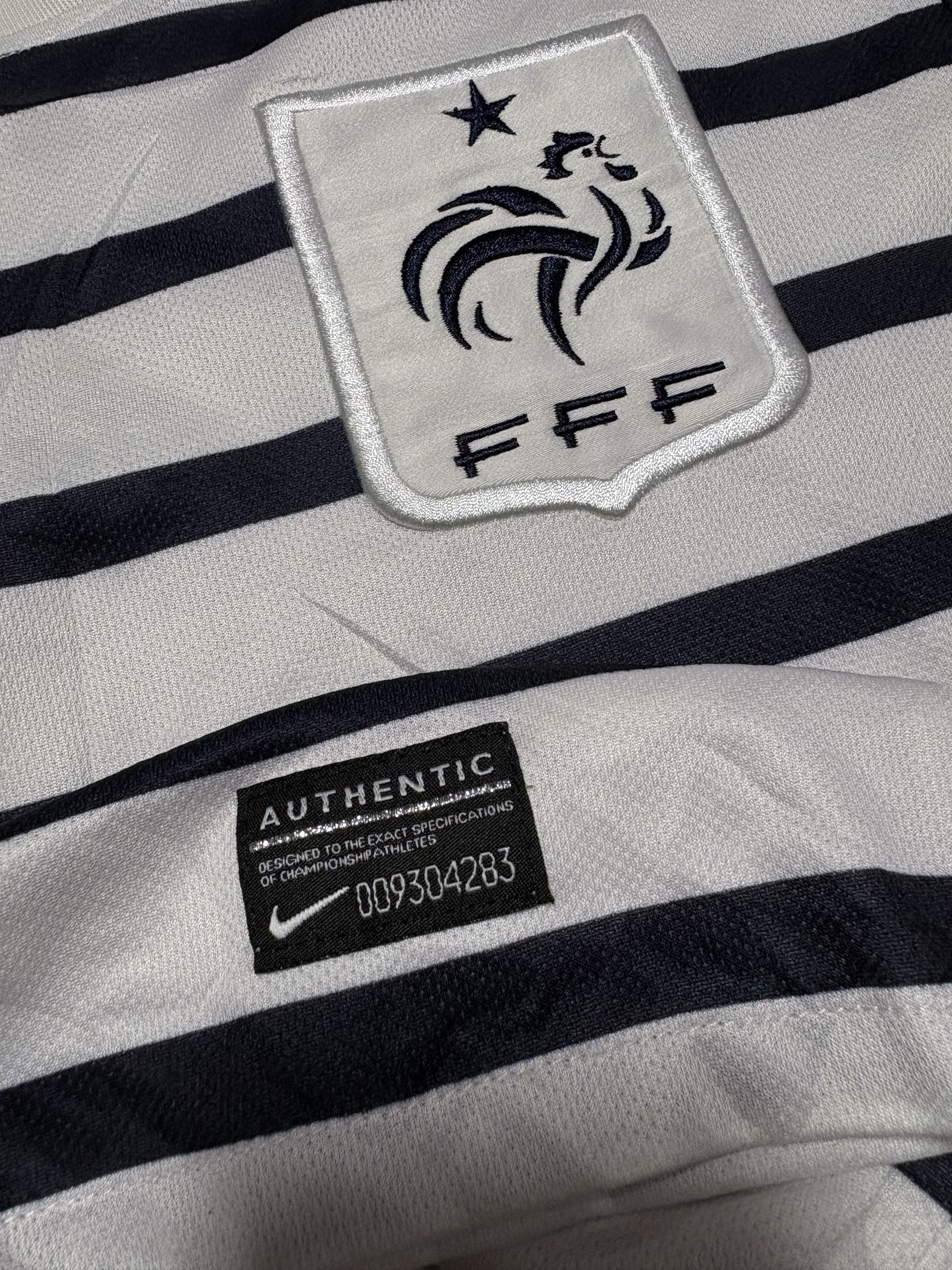 Nike Jersey france 2011 away Size US M / EU 48-50 / 2 - 3 Thumbnail