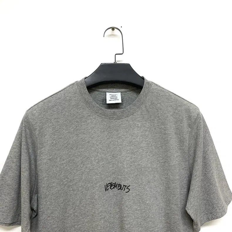 Vetements Vetements Logo Embroidered Print Grey Short Sleeve T-Shirt Size US M / EU 48-50 / 2 - 5 Thumbnail