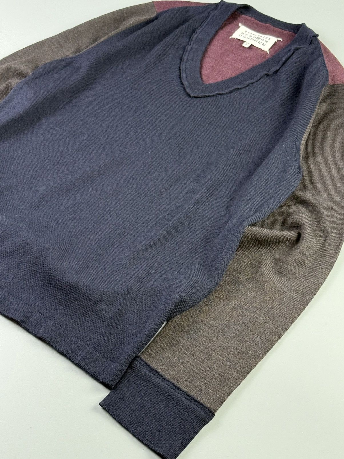 Maison Margiela Maison Margiela - A/W15 - Tricolor V-neck Knit Sweater Size US S / EU 44-46 / 1 - 6 Thumbnail