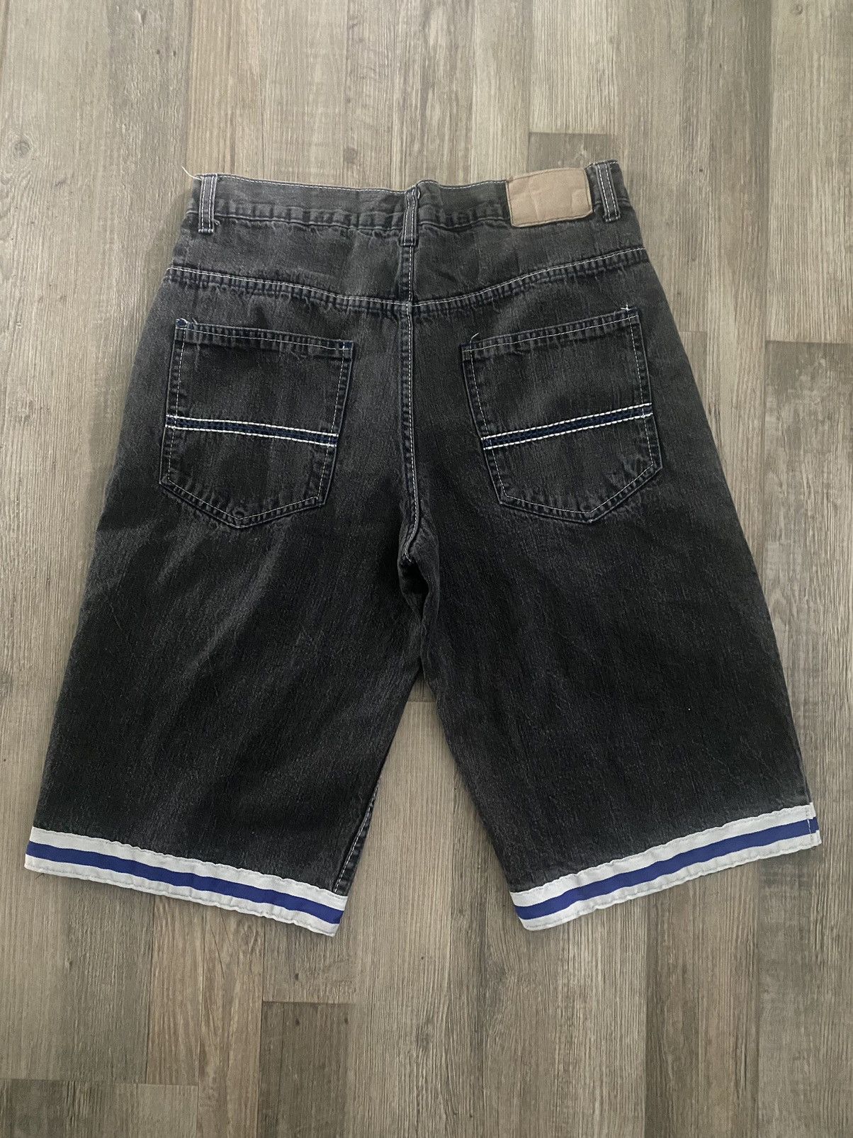 JNCO × Pelle Pelle × Southpole black red ape shorts Size US 34 / EU 50 - 2 Thumbnail