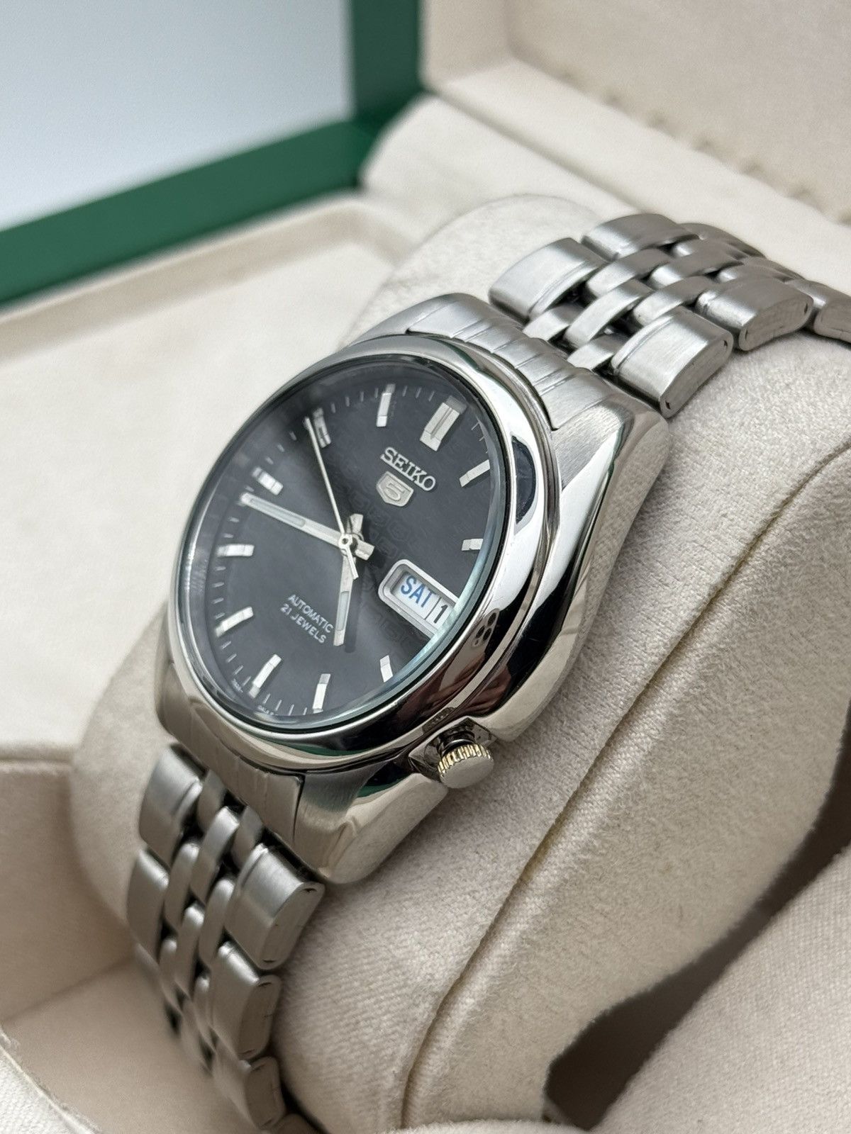 Seiko Seiko 5 Automatic 7S26 Black Dial 37mm 21J Vintage Watch Size 36 - 7 Thumbnail