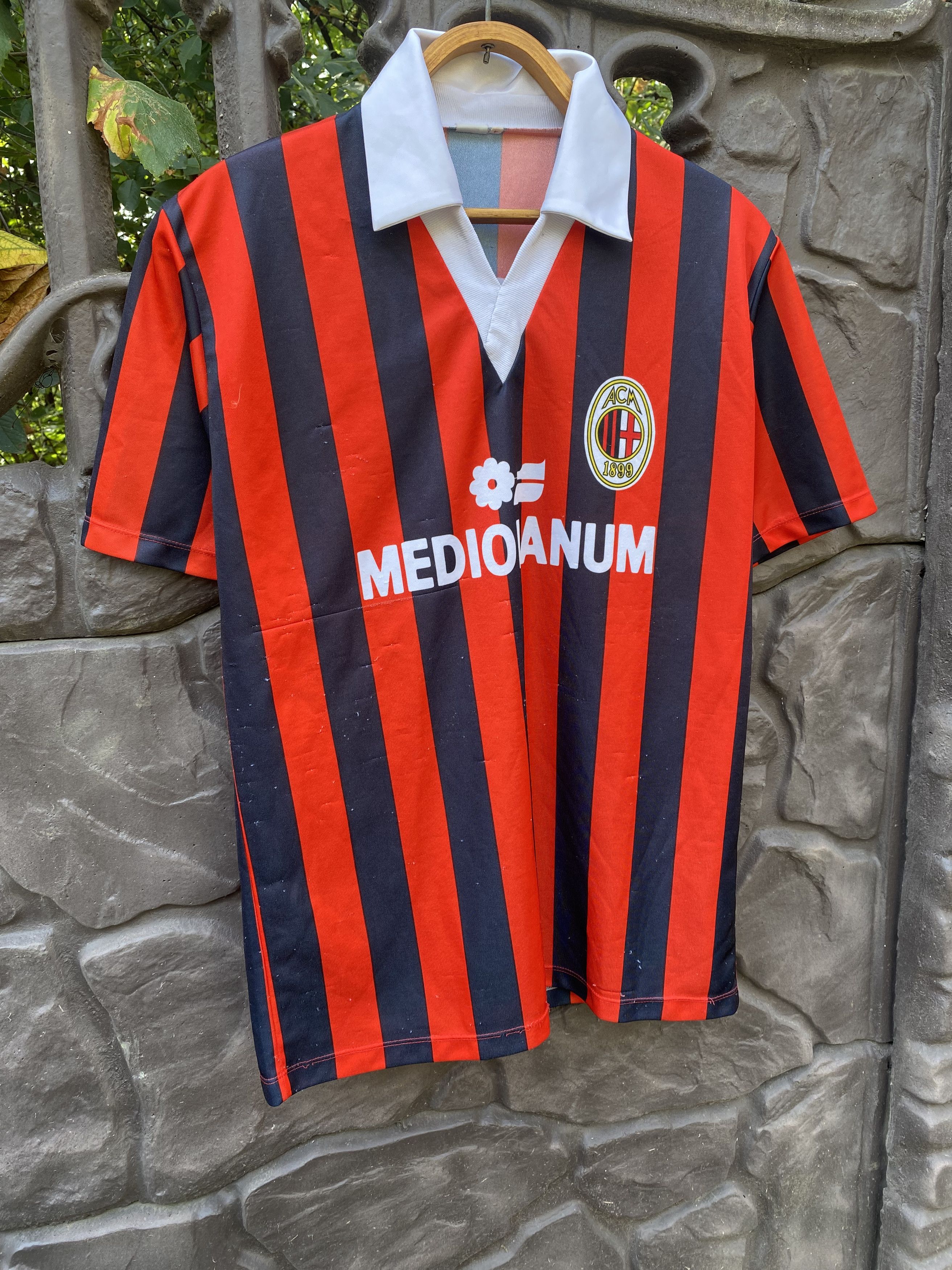 Vintage Vintage A.C MILAN Marco VAN BASTEN 9 Jersey Mediolanum Size US S / EU 44-46 / 1 - 11 Thumbnail