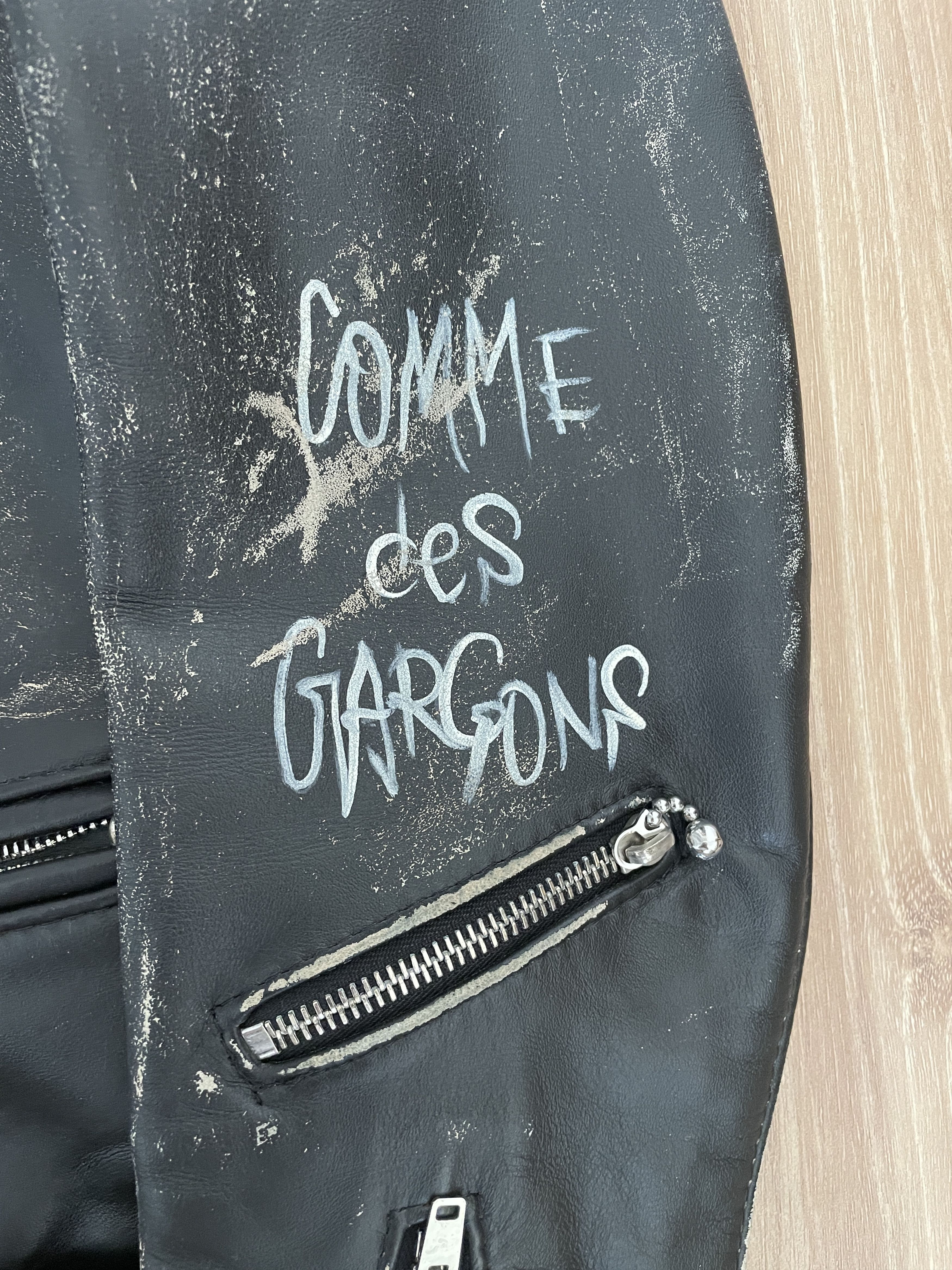 Comme des Garcons "Live Free Die Strong" Heavy Distress Leather Biker Jacket Size US S / EU 44-46 / 1 - 2 Thumbnail
