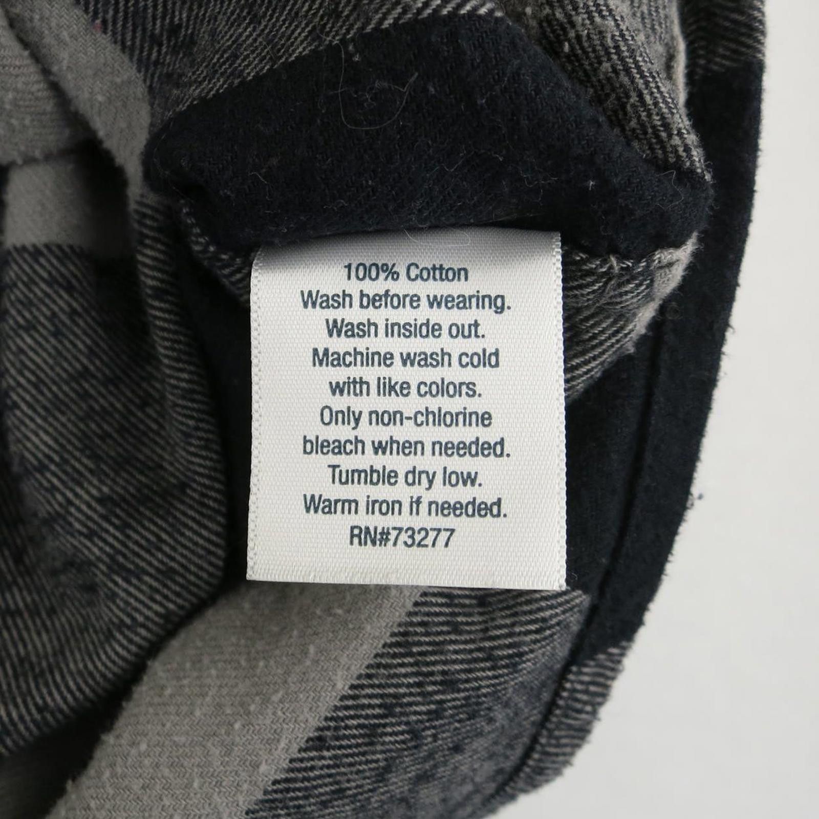 Urban Pipeline Urban Pipeline Men's Black and Gray Plaid Button-Up Size M Size US M / EU 48-50 / 2 - 5 Thumbnail
