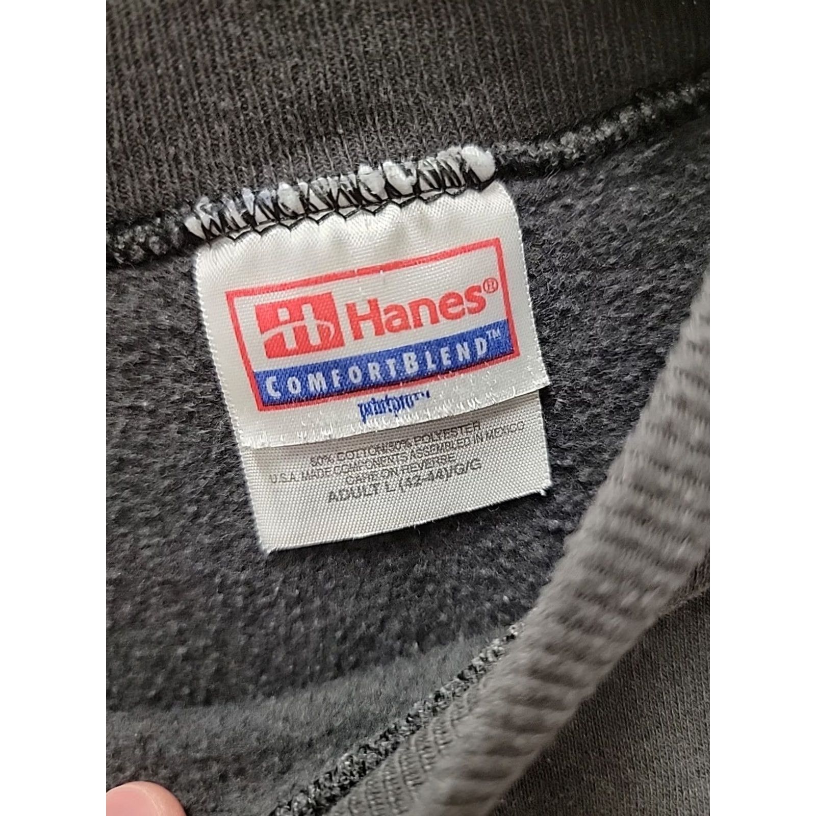 Hanes VINTAGE Hanes Cigar Graphic Sweatshirt Mens Long Sleeve Shirt L Black Distressed Cracked Graphic 23.5 Chest 25.5 Length Men Size US L / EU 52-54 / 3 - 2 Thumbnail