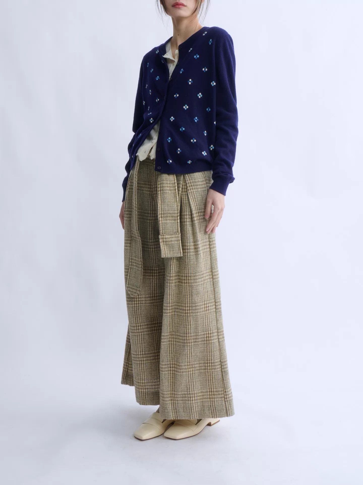 Ballantyne Vintage Ballantyne Navy Floral Cashmere Cardigan Size ONE SIZE - 3 Thumbnail