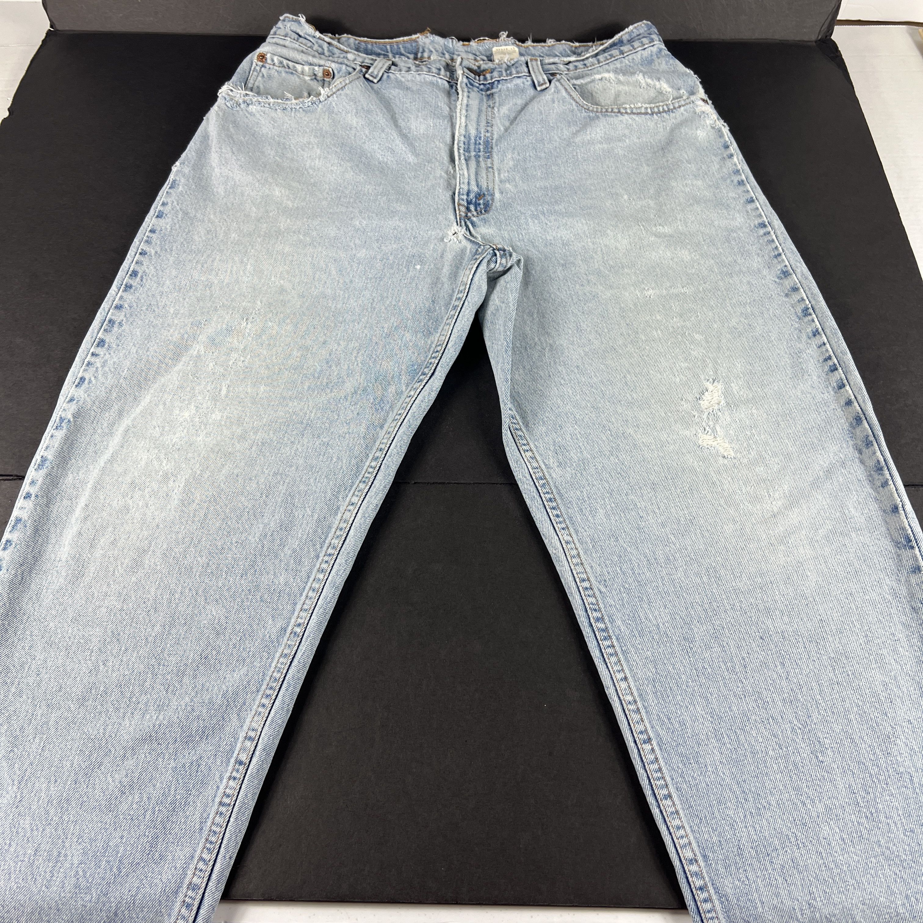 Levi's × Vintage VTG 90s Levi's Jeans 560 Loose Tapered Blue Thrashed Denim Size US 36 / EU 52 - 1 Thumbnail