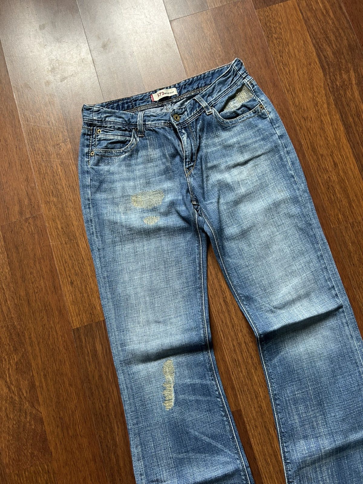 Levi's Vintage Levis 572 Boot Cut Denim Jeans Distressed Flared Y2K Size US 31 - 3 Thumbnail