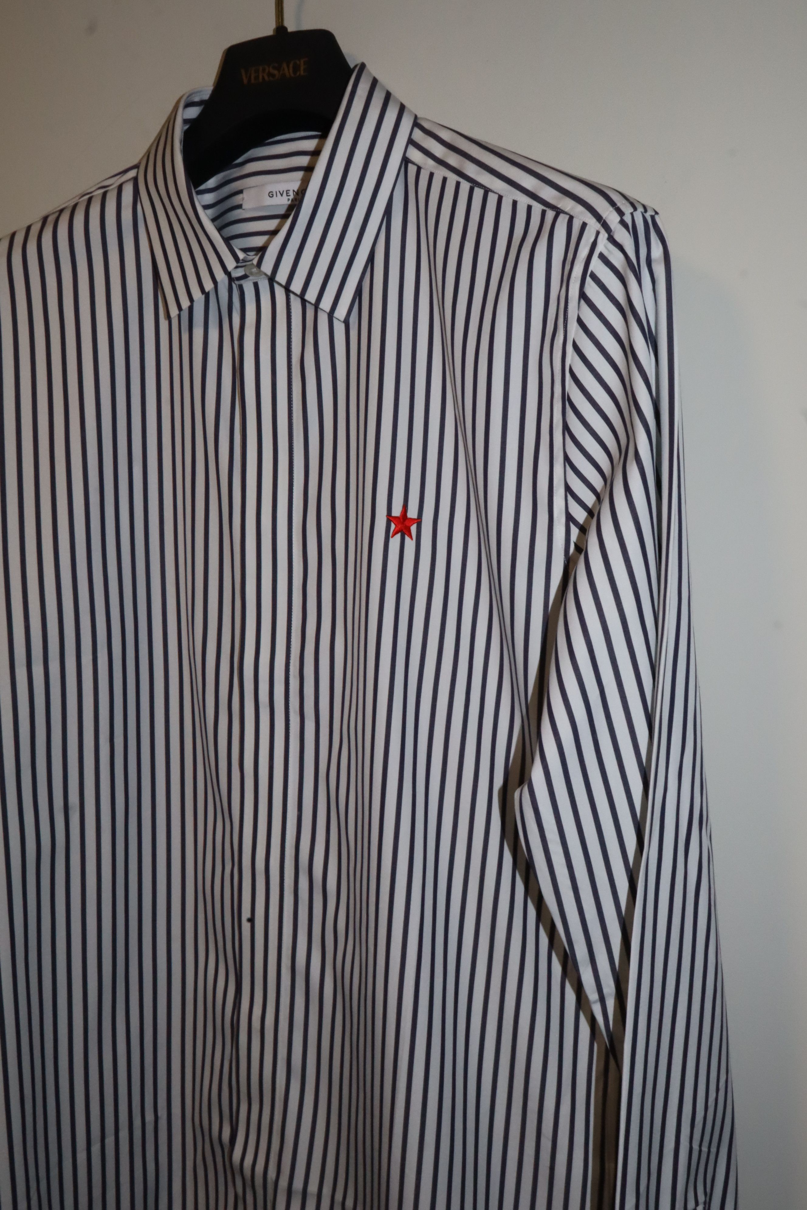 Givenchy Embroidered star shirt Size US M / EU 48-50 / 2 - 2 Thumbnail