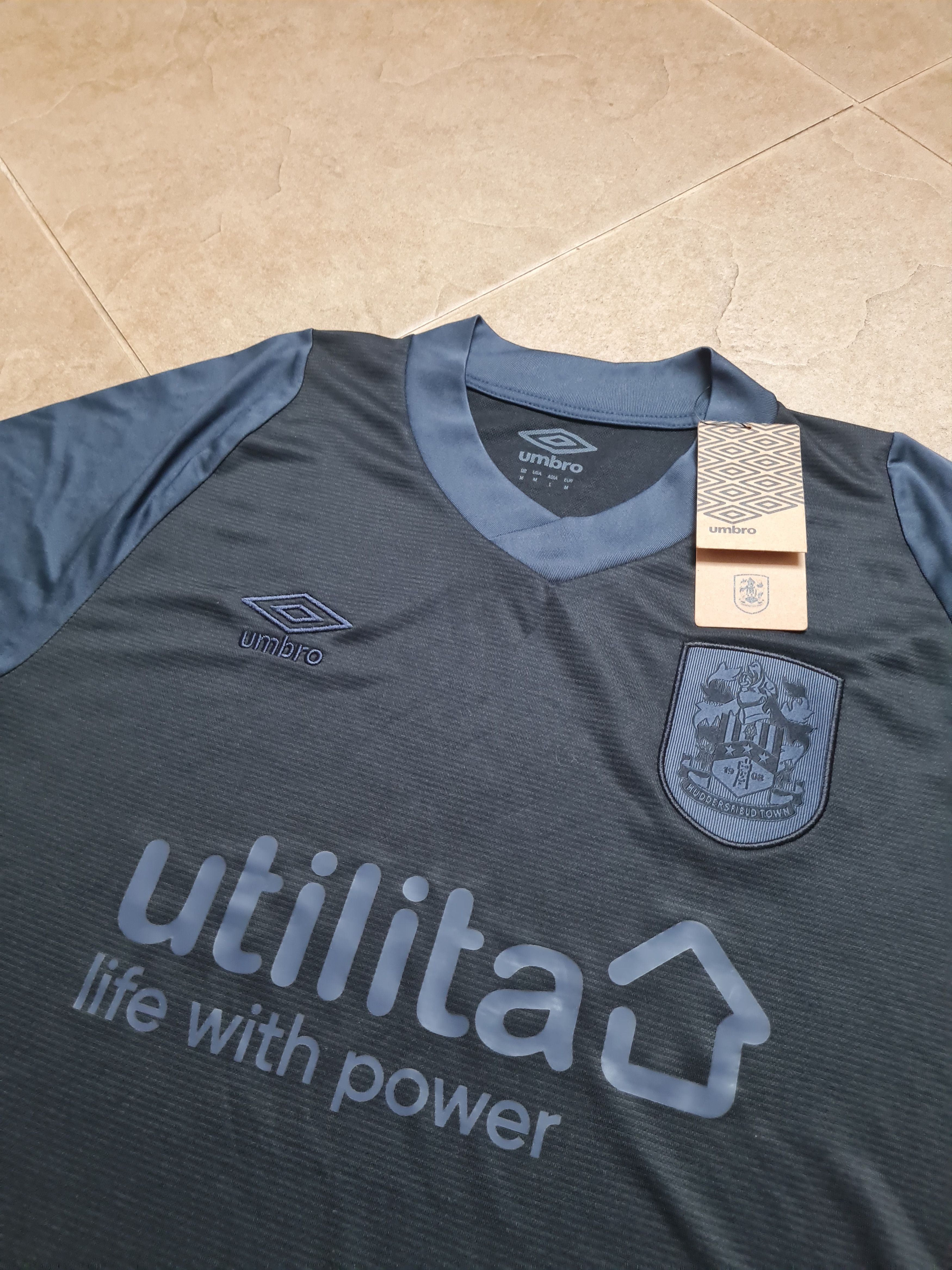 Umbro Umbro Huddersfield Town 2022/23 Soccer shirt Black Size M Size US M / EU 48-50 / 2 - 15 Thumbnail