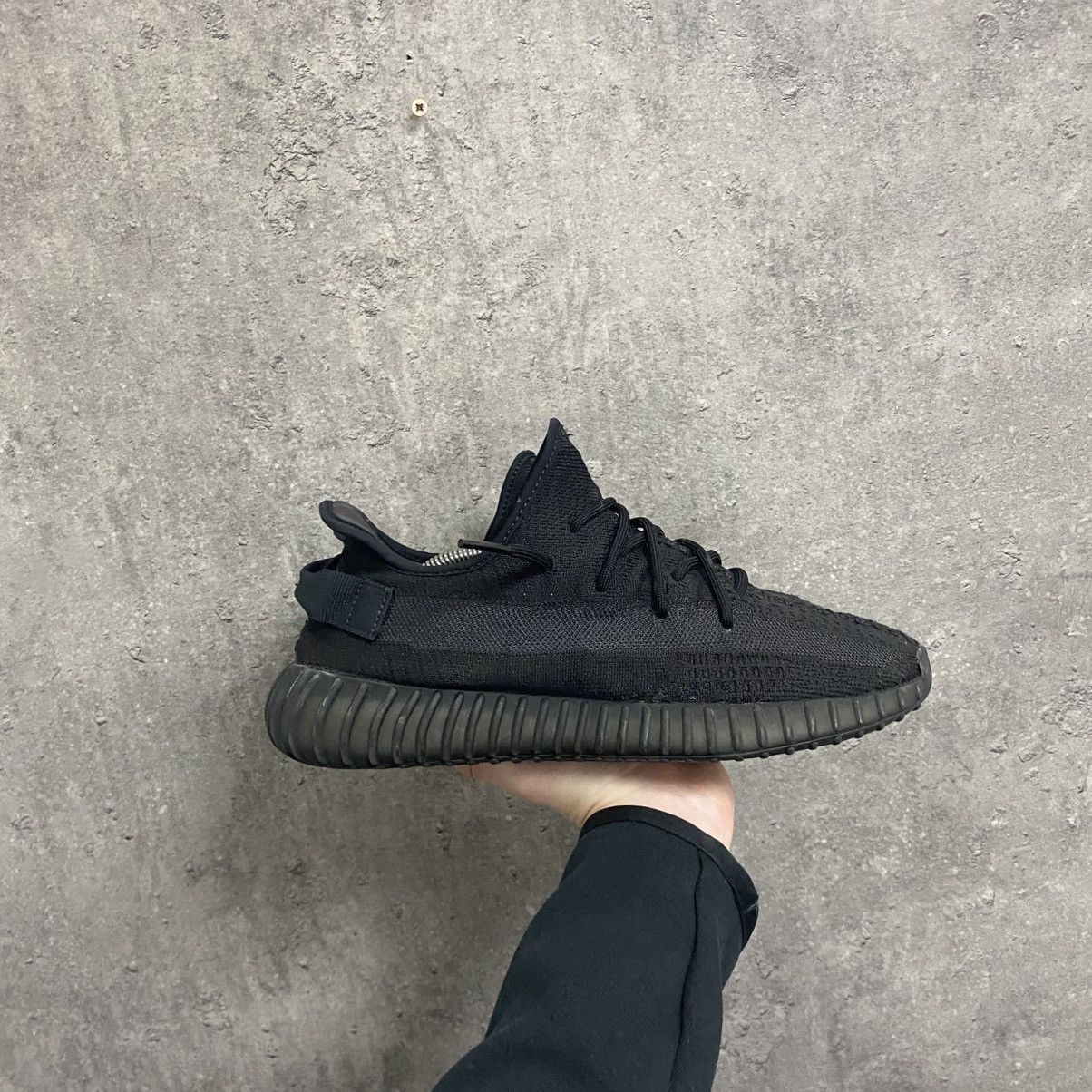 Adidas × Kanye West Adidas Yeezy Boost 350 V2 Onyx Size US 10 / EU 43 - 2 Thumbnail