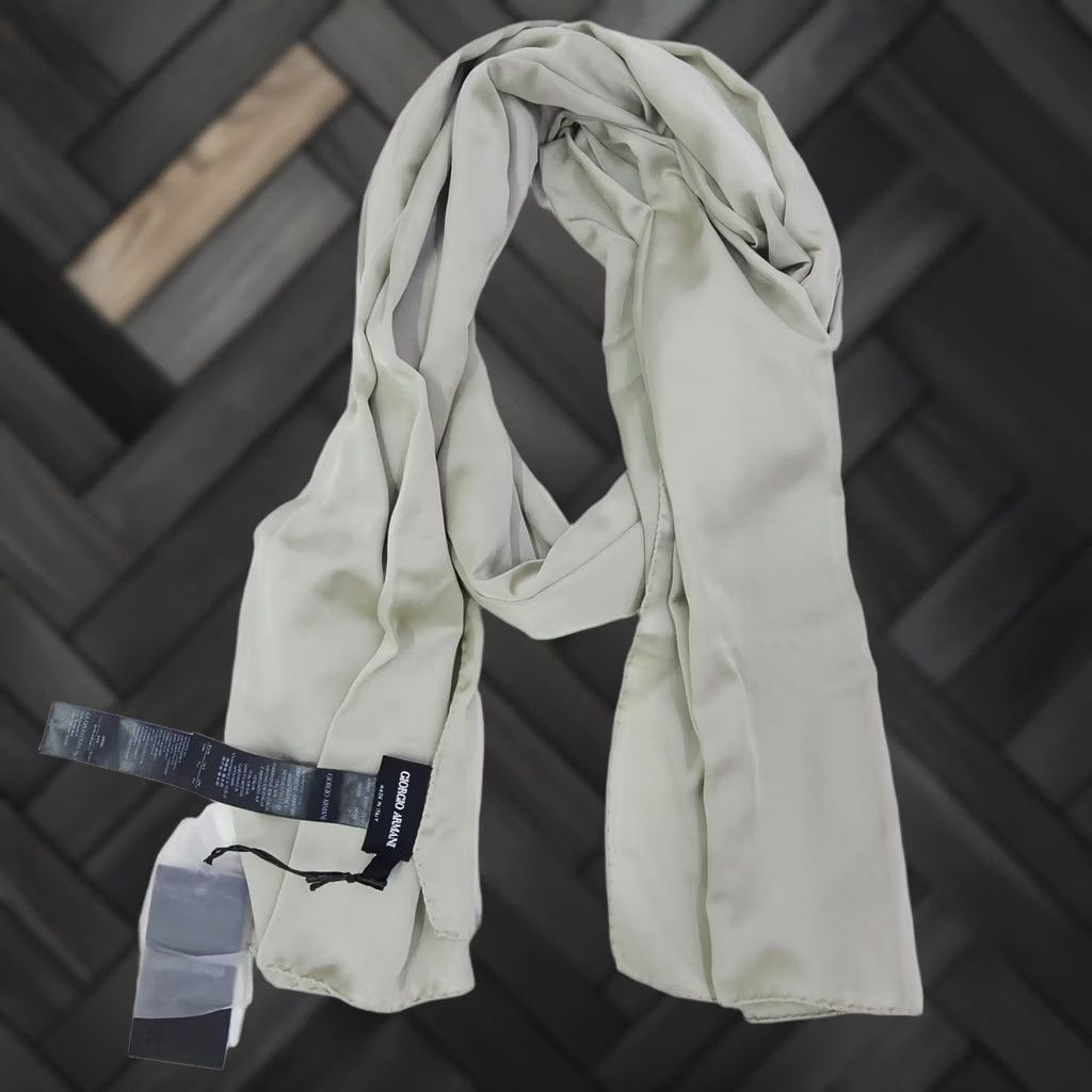 Giorgio Armani Giorgio Armani Scarf Light Grey Signature Logo One Size BNWT Women Fashion Accessory BNWT Size ONE SIZE - 1 Thumbnail