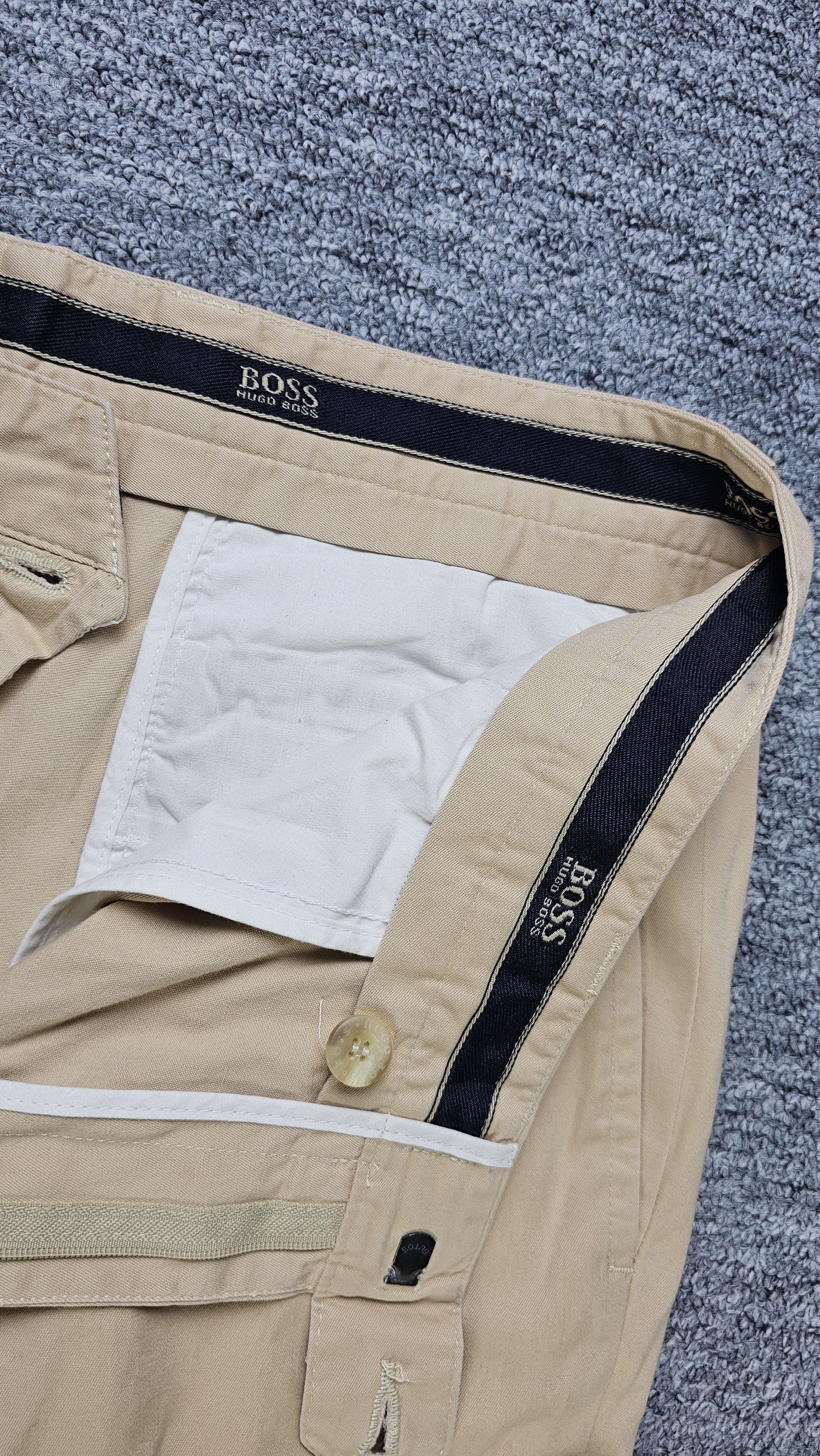 Hugo Boss × Vintage Vintage 90s Hugo Boss Pleated Chinos Beige Size US 34 / EU 50 - 6 Thumbnail