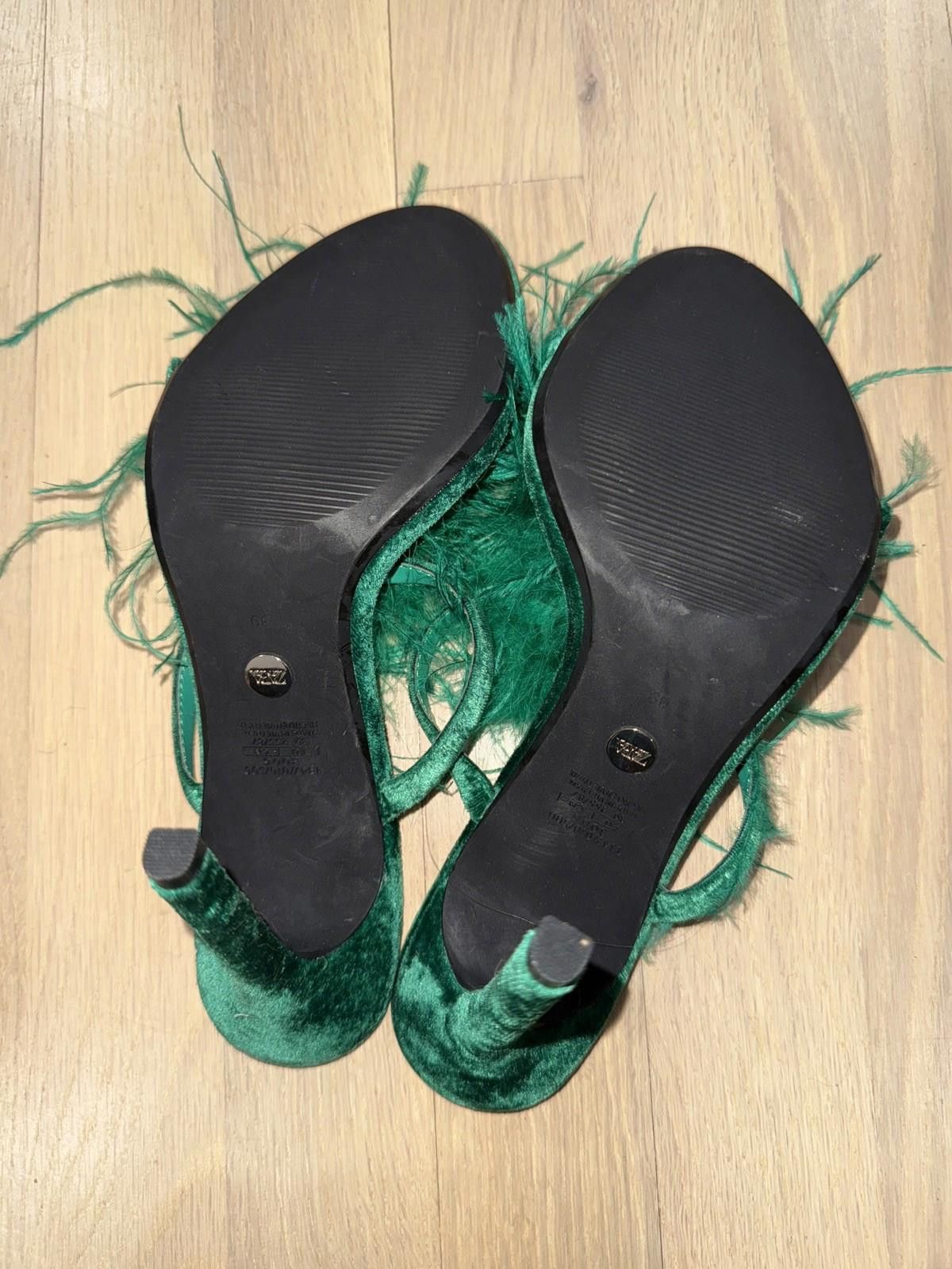 Zara NWOT ZARA Feathered Green Velvet Heeled slides sz 39 Size US 8 / IT 38 - 2 Thumbnail