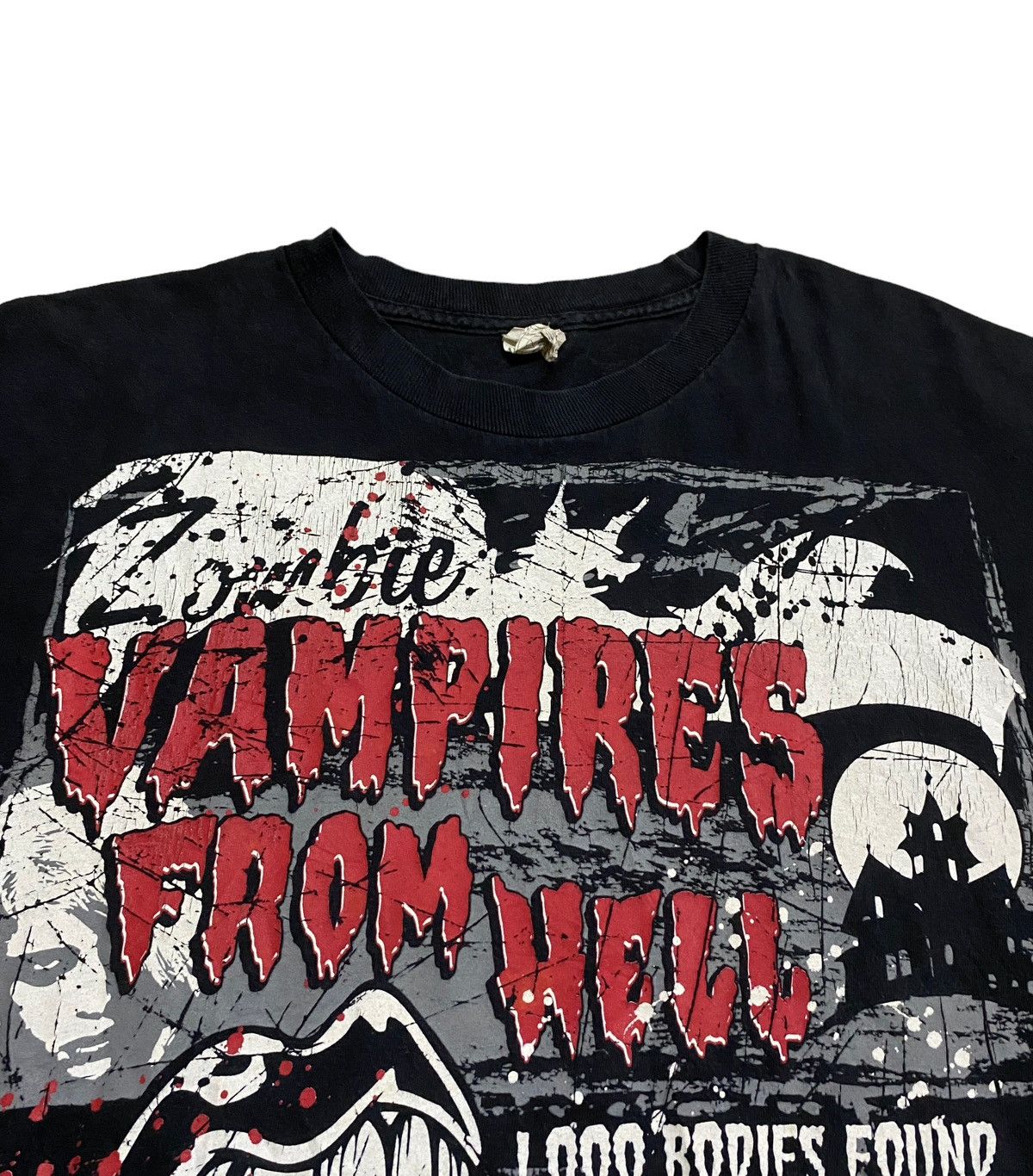Vintage Rare Design Vintage Movie Horror Vampires T-shirt 2000s Size US XL / EU 56 / 4 - 3 Thumbnail