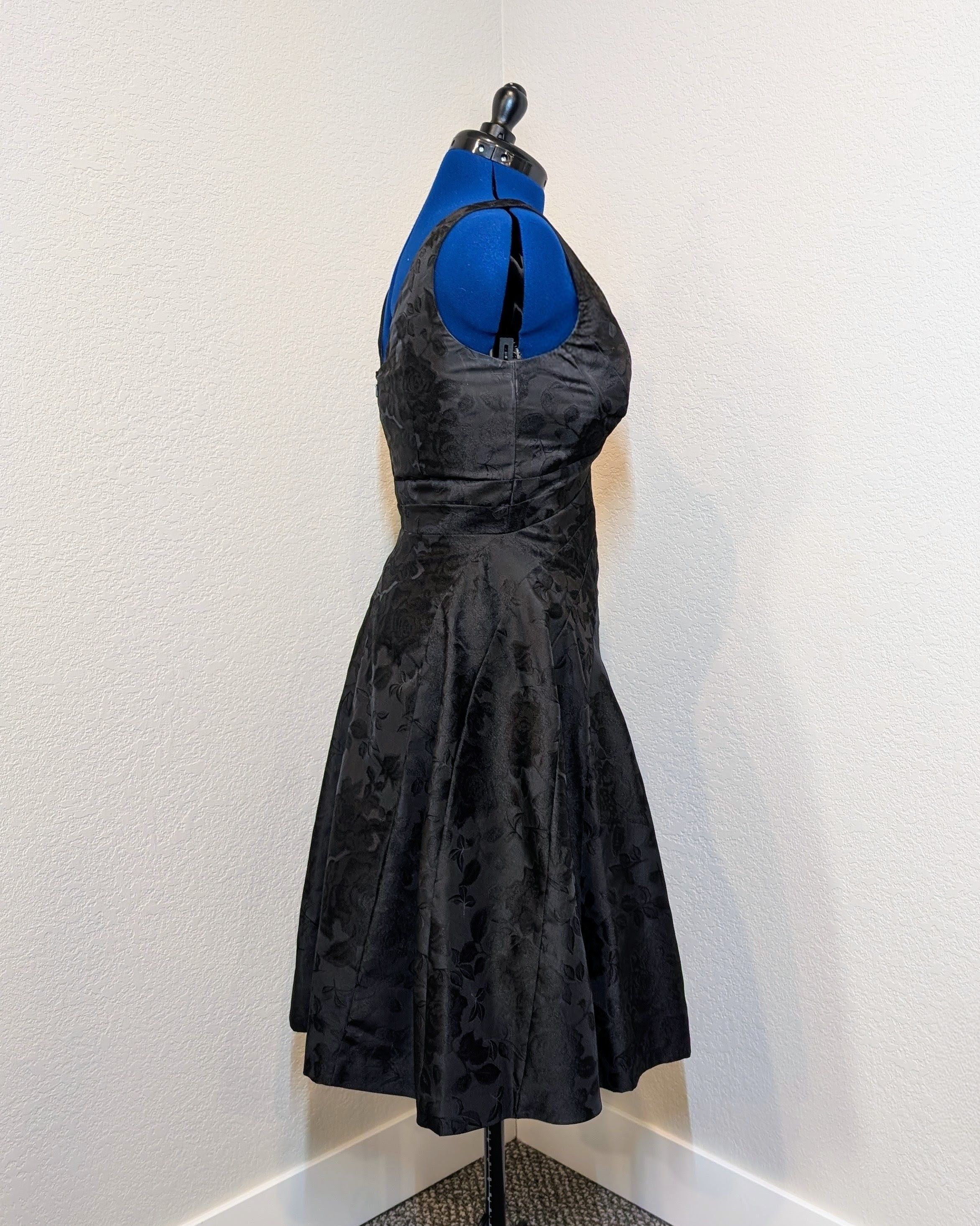 White House Black Market Black Jacquard A-Line V-Neck Midi Dress WHBM Size 6 Size M / US 6-8 / IT 42-44 - 2 Thumbnail
