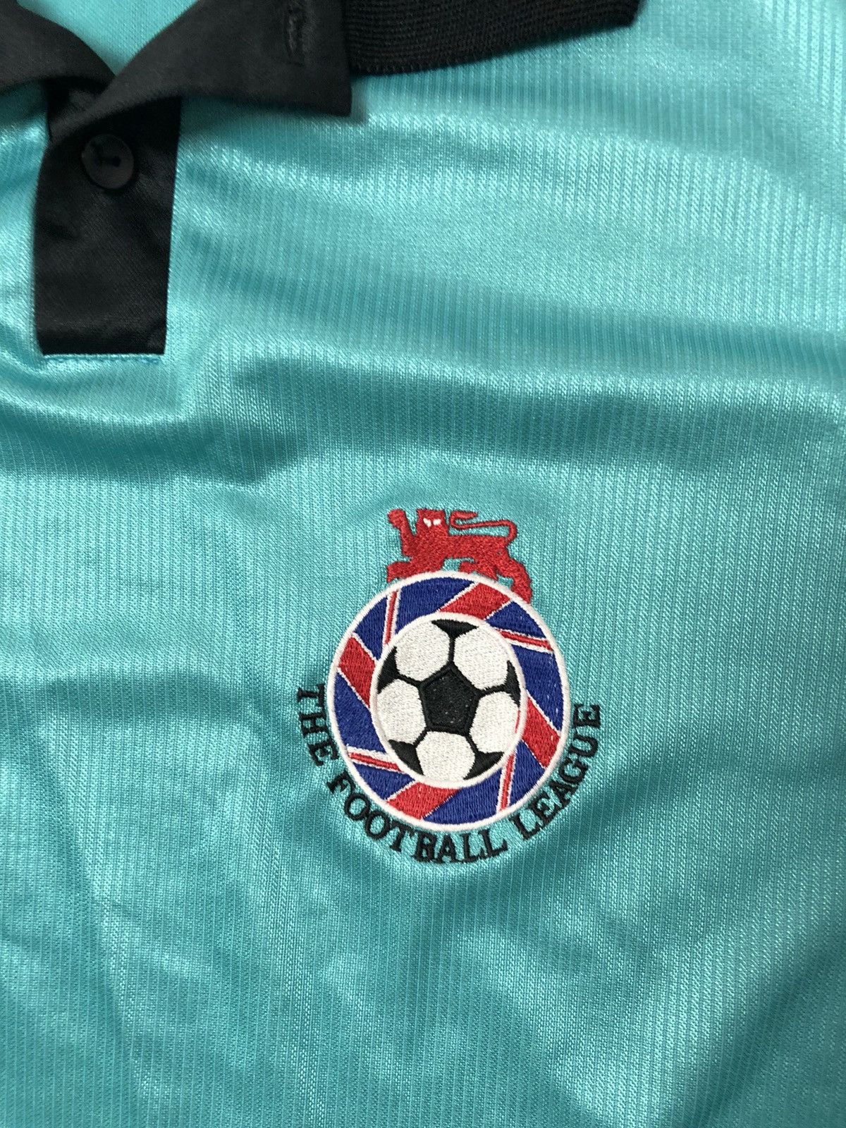Umbro Men’s vintage soccer jersey judge Umbro size Xl y2k football Size US XL / EU 56 / 4 - 4 Thumbnail