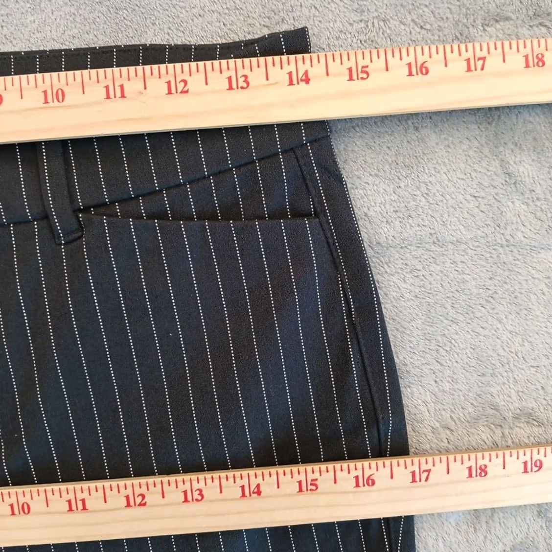 Old Navy Old Navy Pants Women Size 4 Gray Striped Ankle 28x28.5 Cotton Blend Pockets Straight 28.5 Inseam 8.5-10.5 Rise Regular Front Zip Vintage: No Size 27" / US 4 / IT 40 - 2 Thumbnail